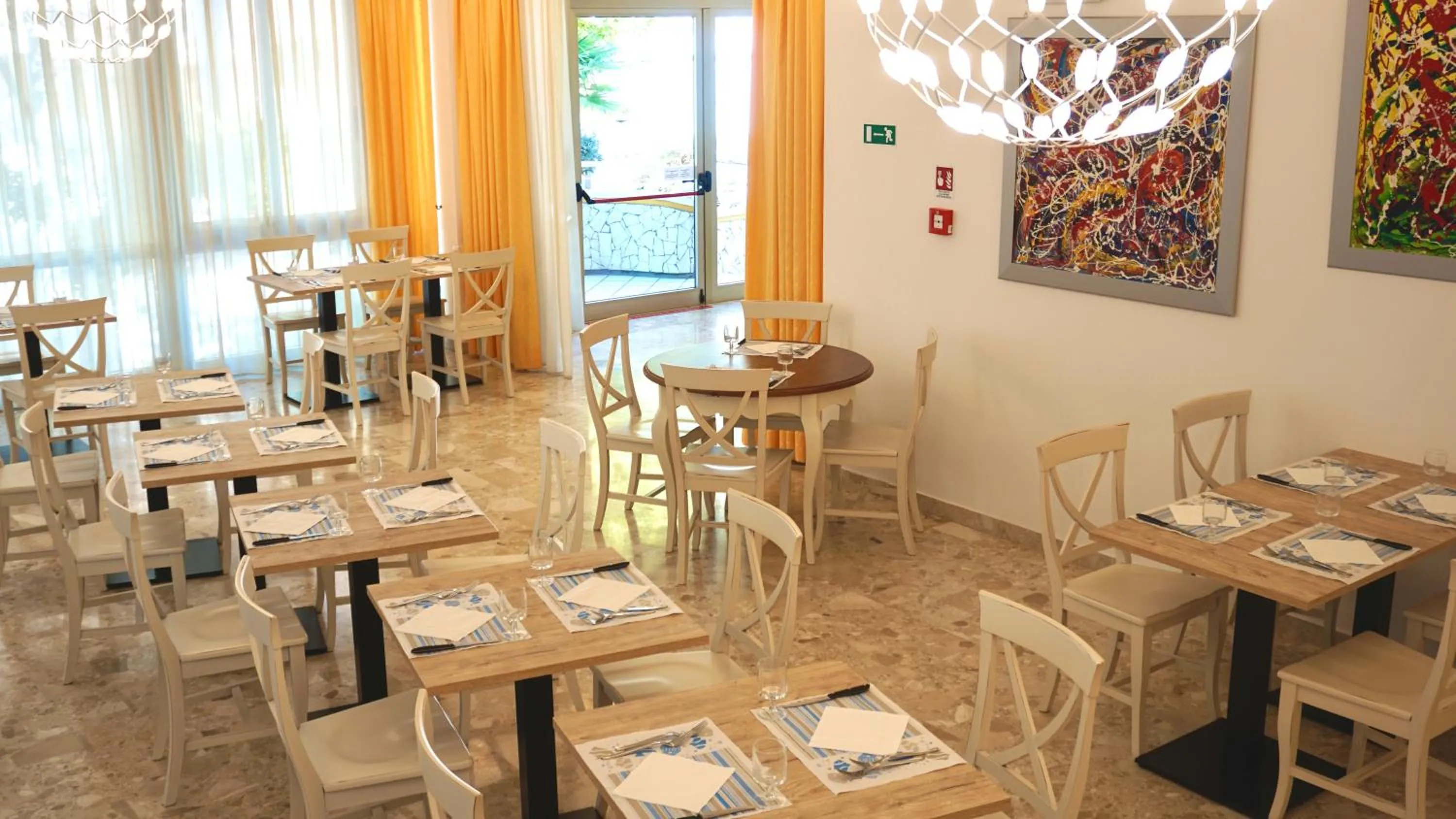 Restaurant/places to eat in Hotel Altair