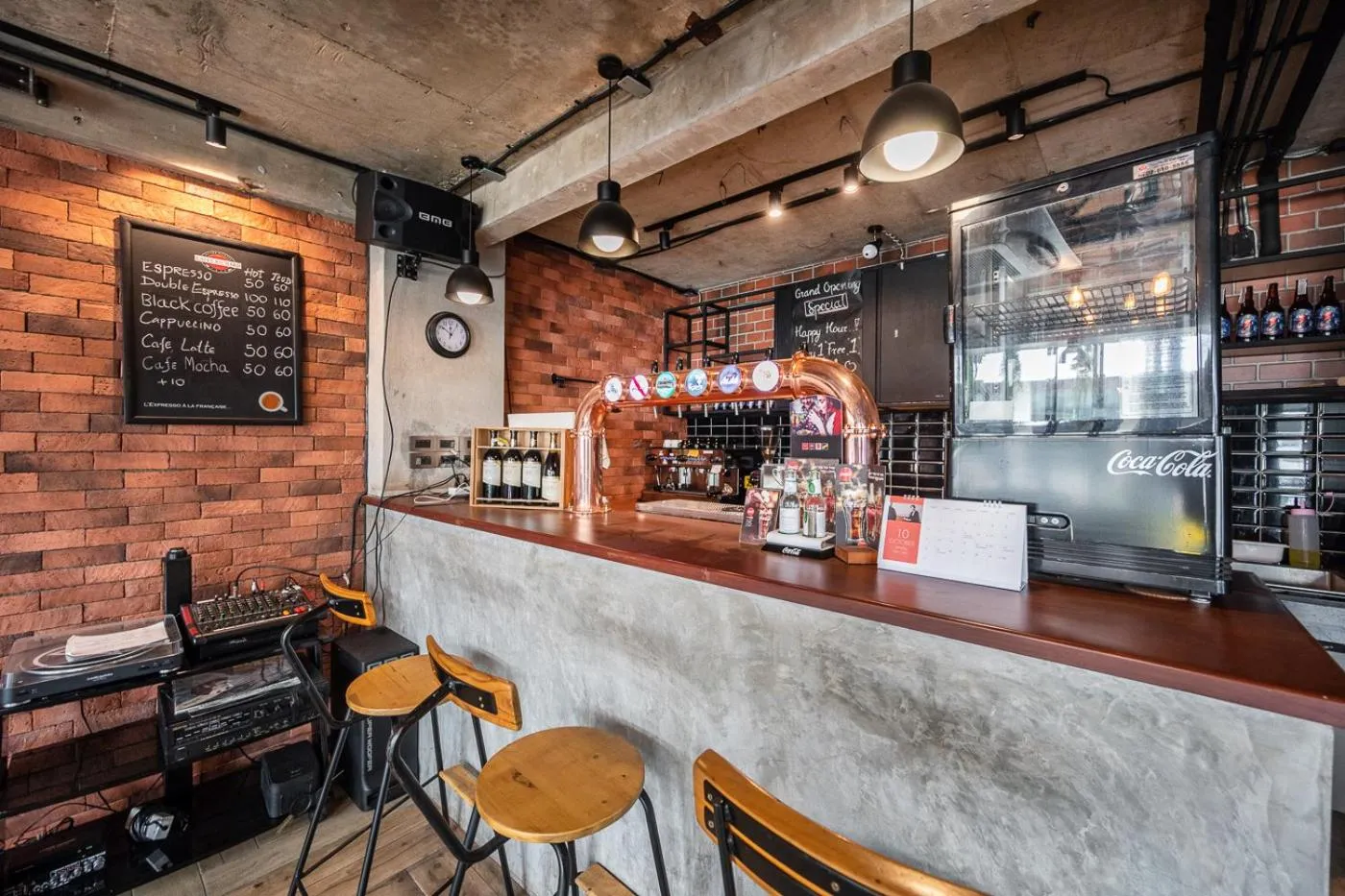 Restaurant/places to eat in Loft Bangkok Hotel