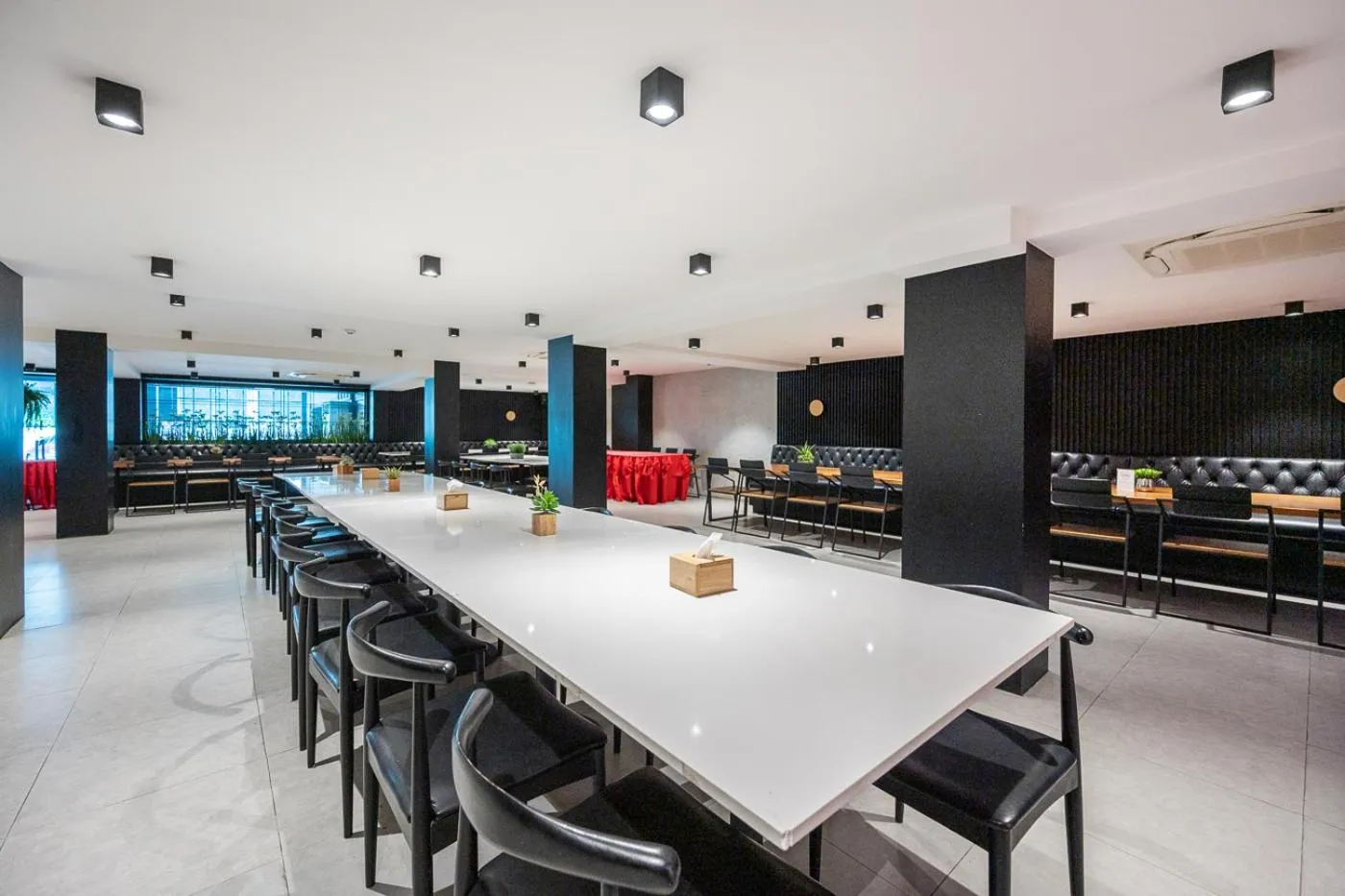 Restaurant/places to eat in Loft Bangkok Hotel