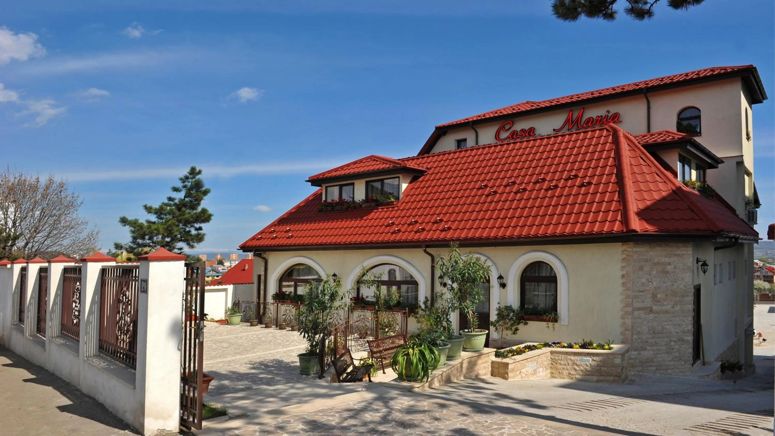 Facade/entrance in Casa Maria Arges