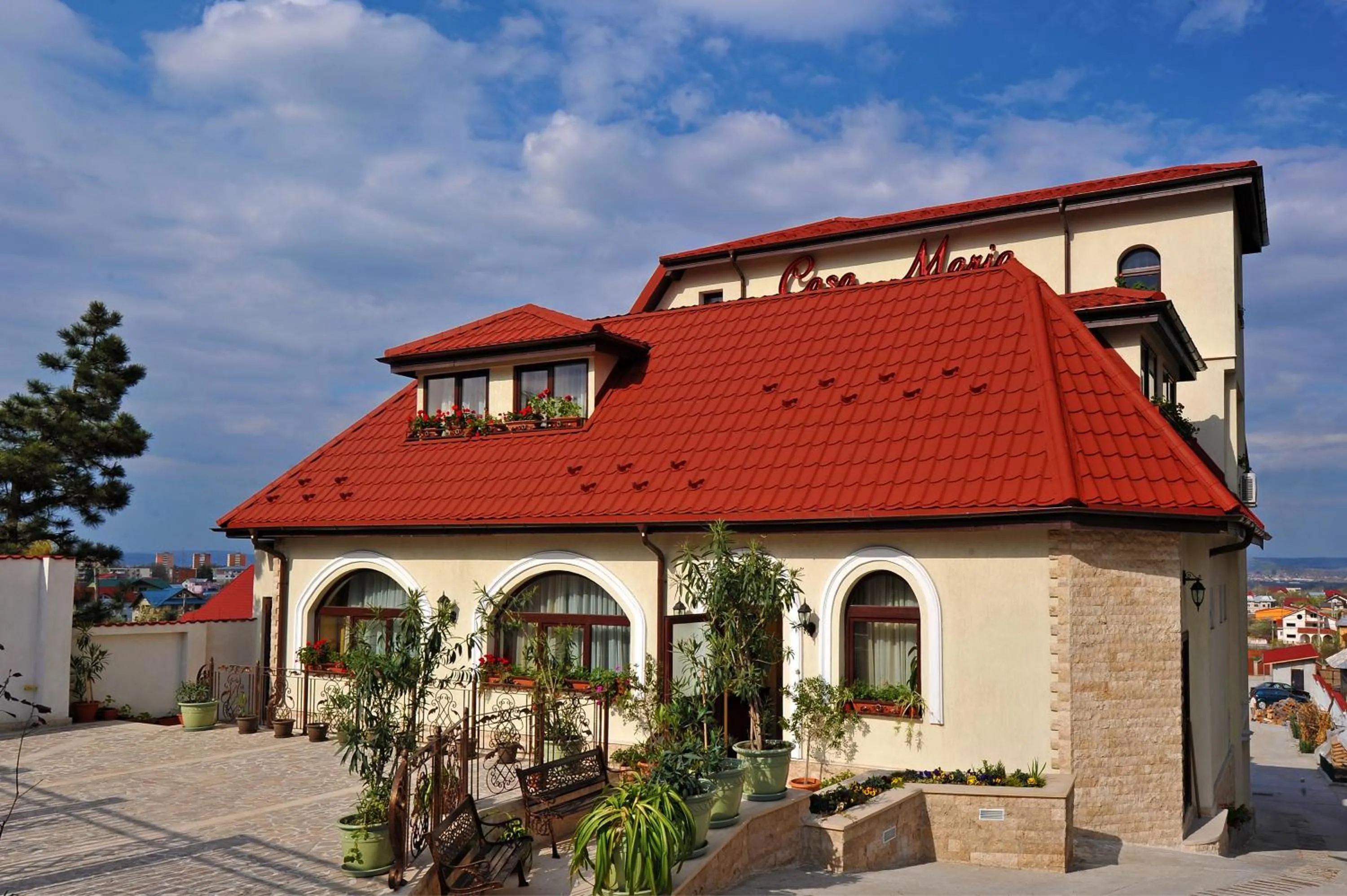 Facade/entrance in Casa Maria Arges