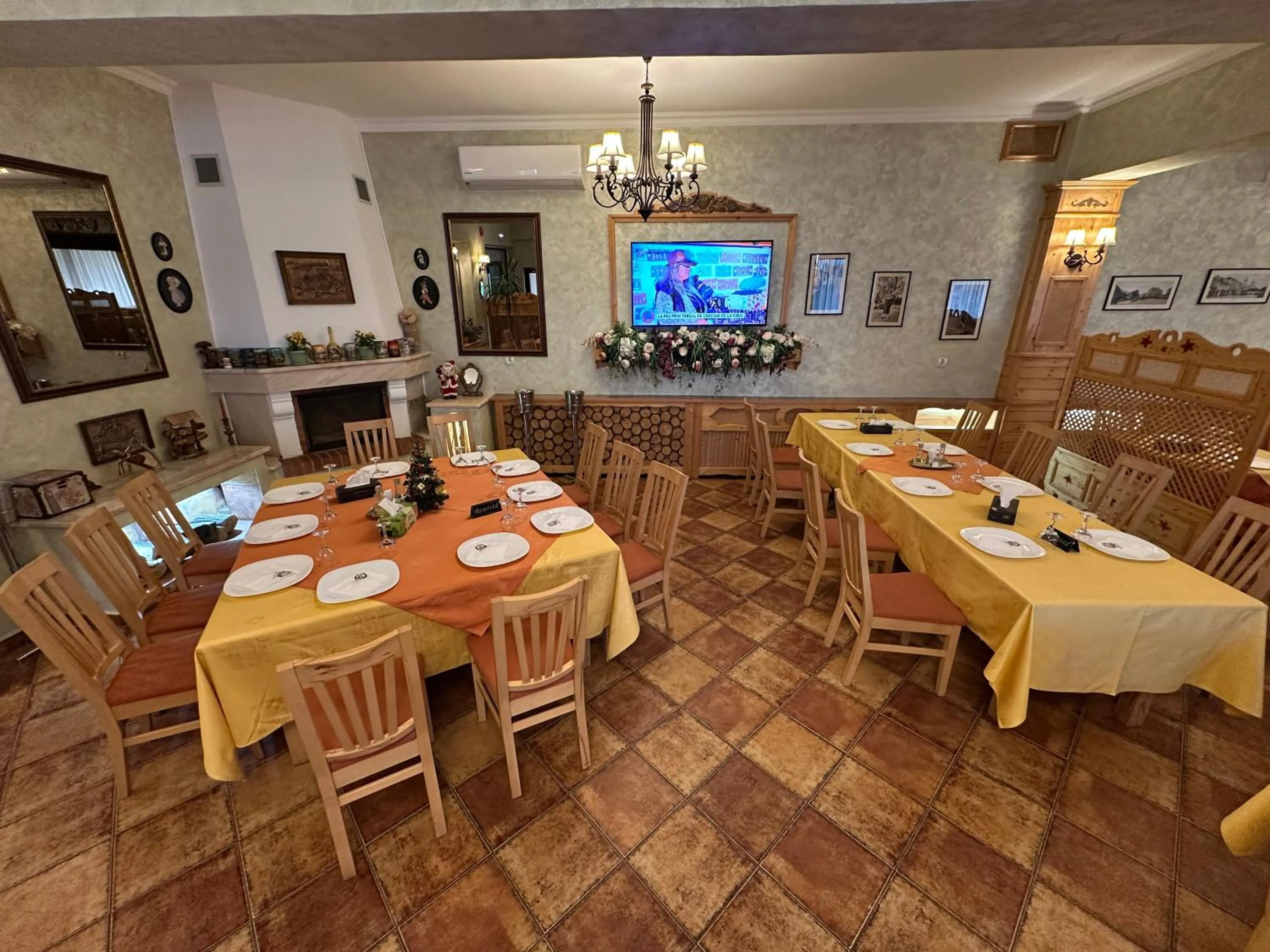 Restaurant/places to eat in Casa Maria Arges