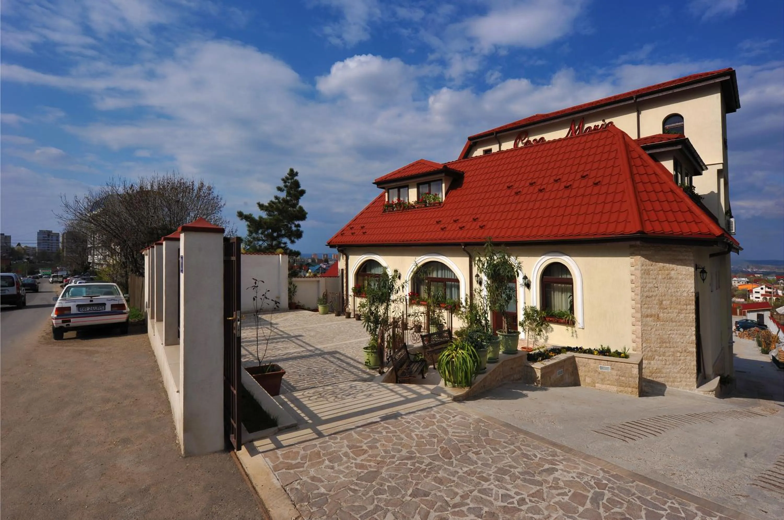 Facade/entrance in Casa Maria Arges