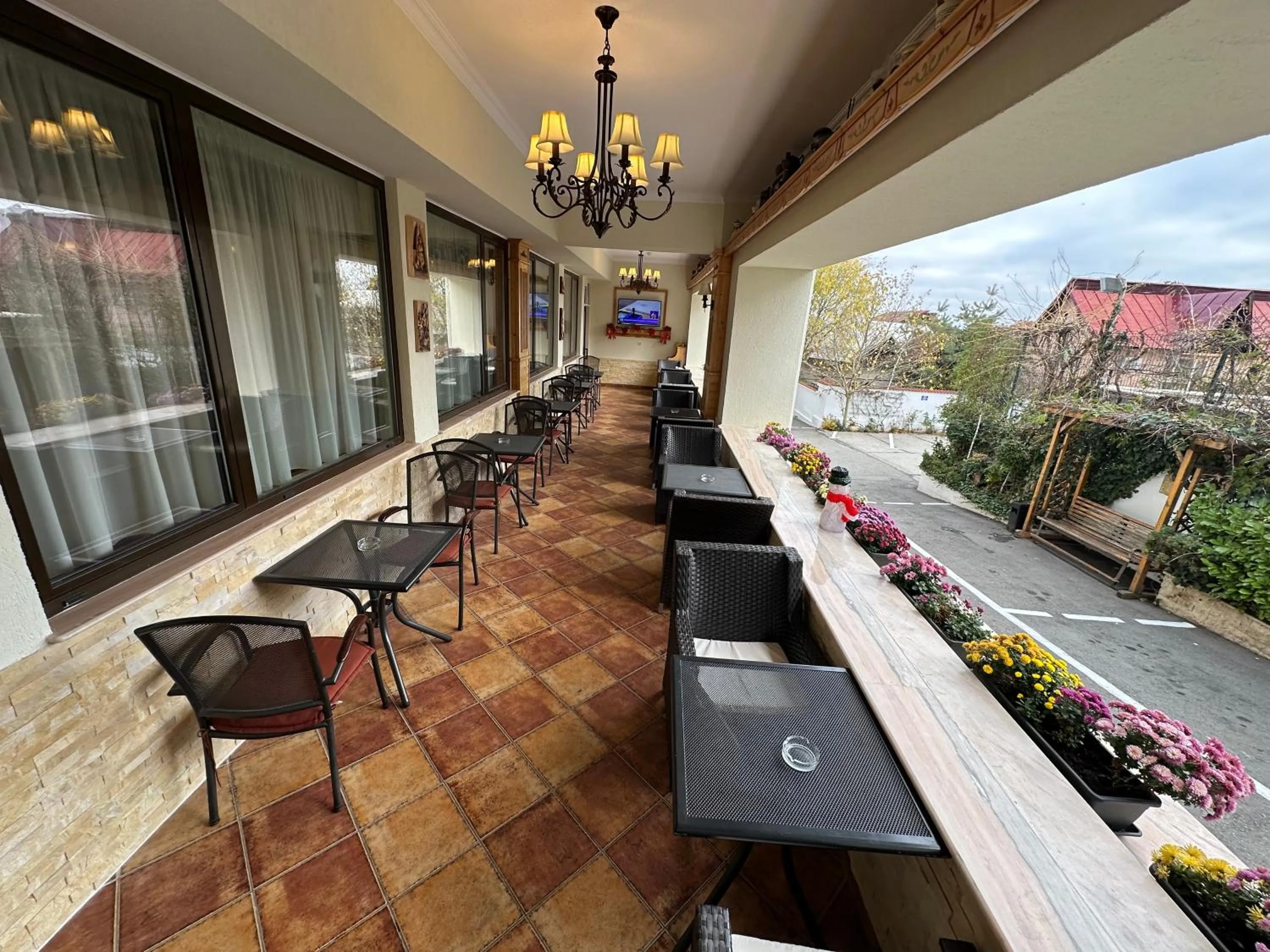 Restaurant/places to eat in Casa Maria Arges