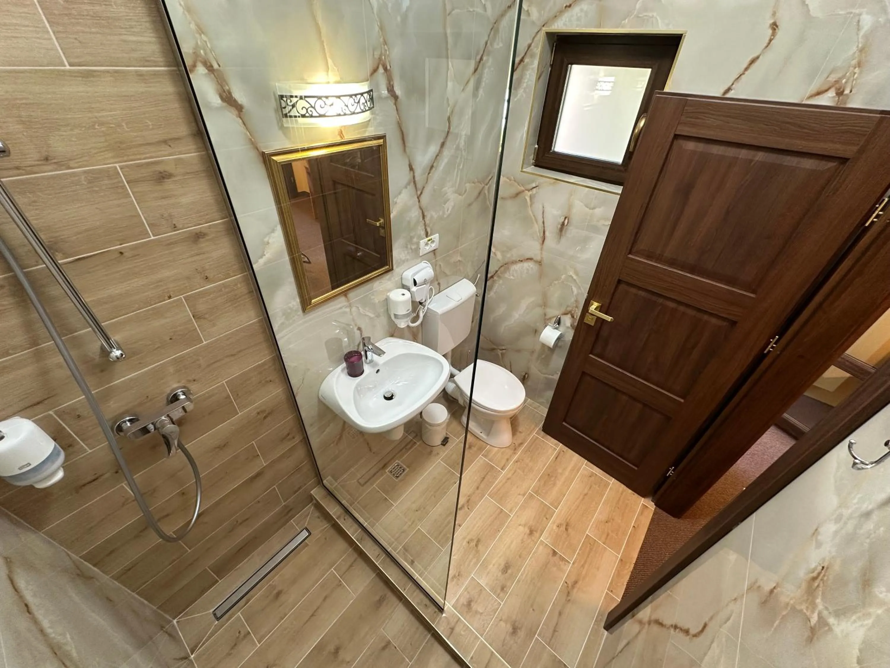 Shower in Casa Maria Arges