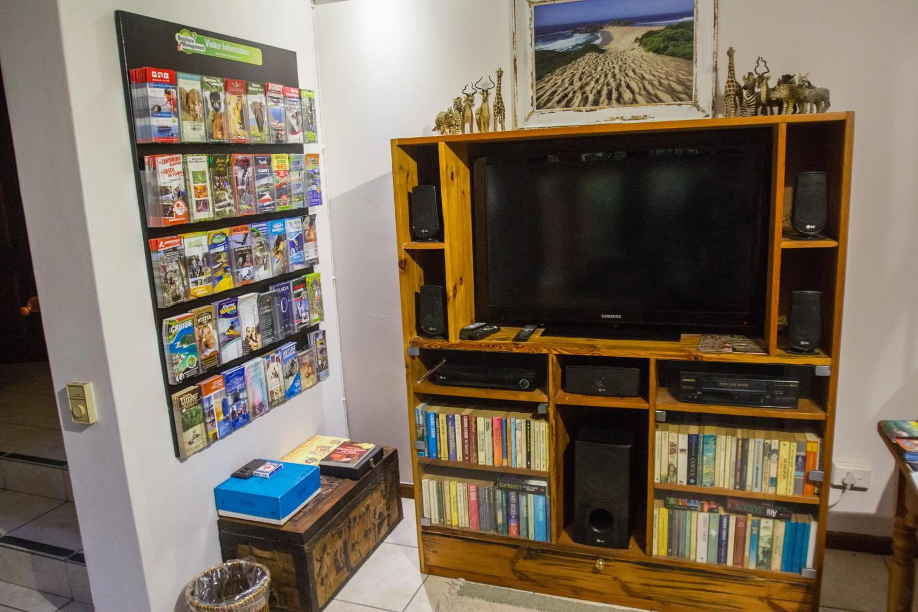 Library in Bayside Lodge Garden Route B&B