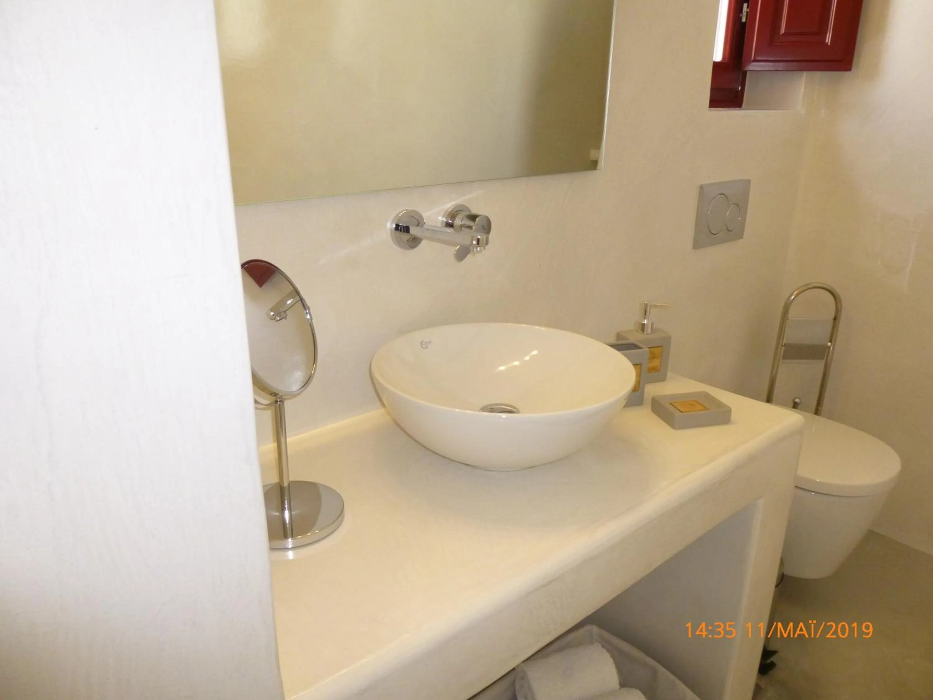 Toilet in Aplada Suites