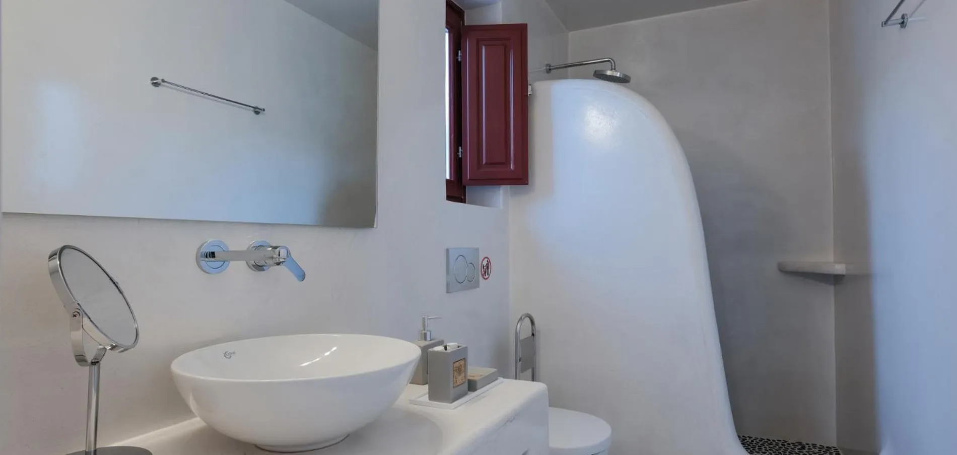 Shower in Aplada Suites