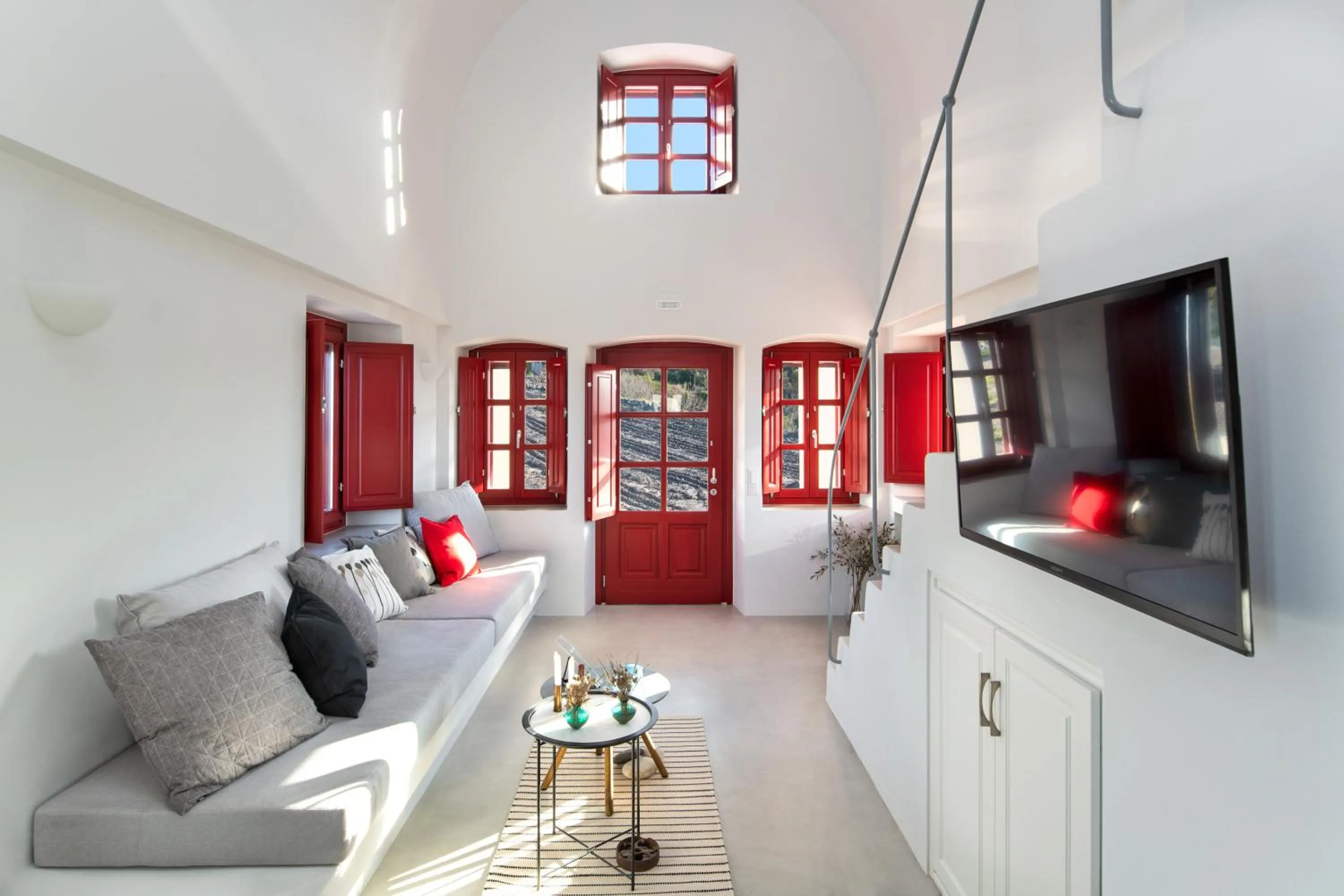 Communal lounge/ TV room in Aplada Suites