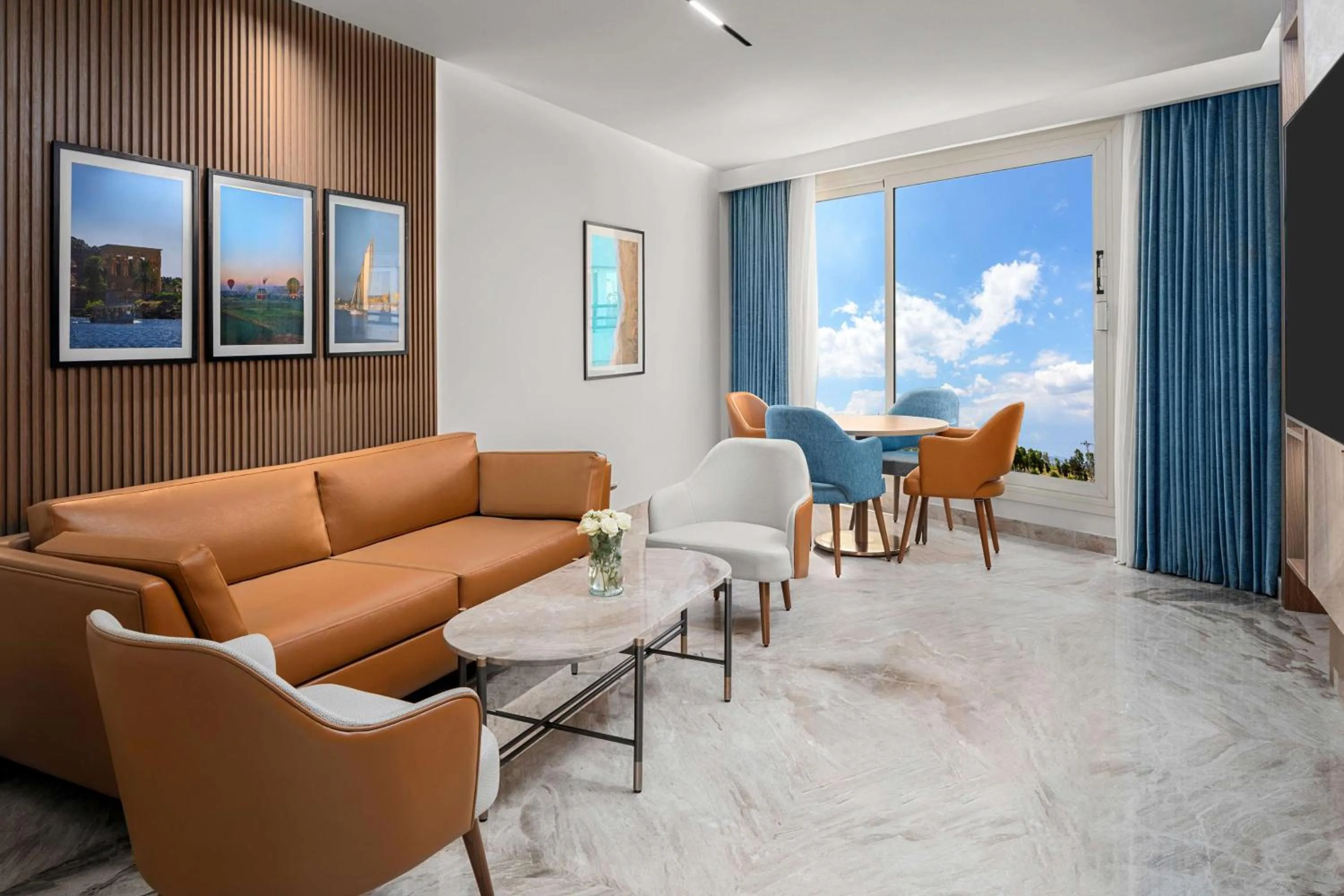 Living room in Hilton Alexandria Green Plaza