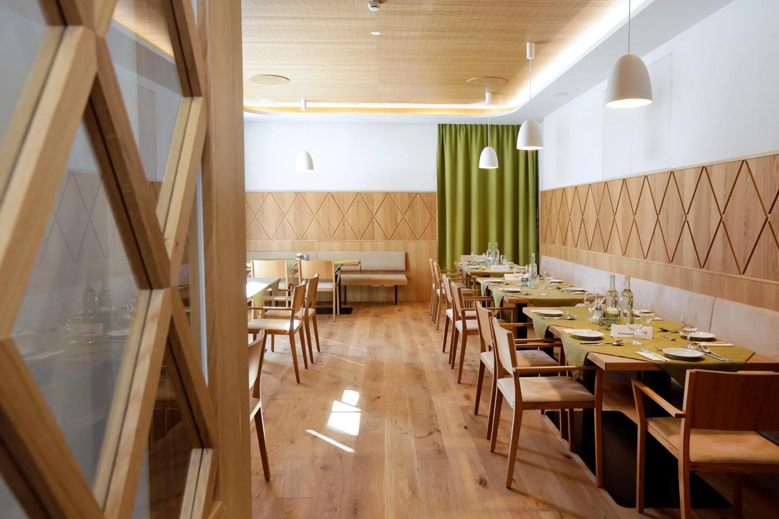 Restaurant/places to eat in Hotel Steiermarkhof Graz - Aus Holz gebaut, von Hügeln geküsst