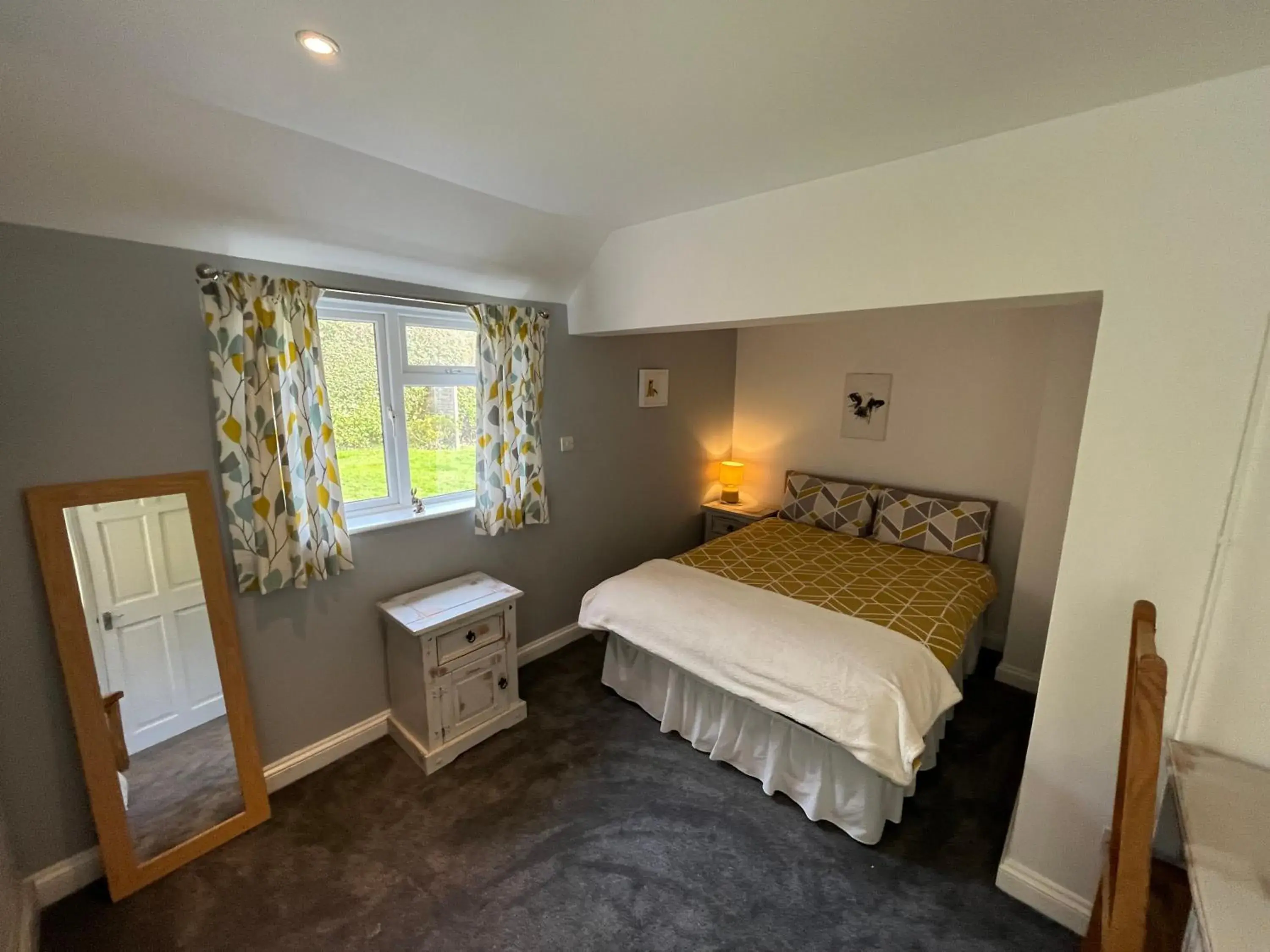 Double Room with Private Bathroom in The Ship Inn - Self Catering Accommodation Double Room with Private Bathroom in The Ship Inn - Self Catering Accommodation