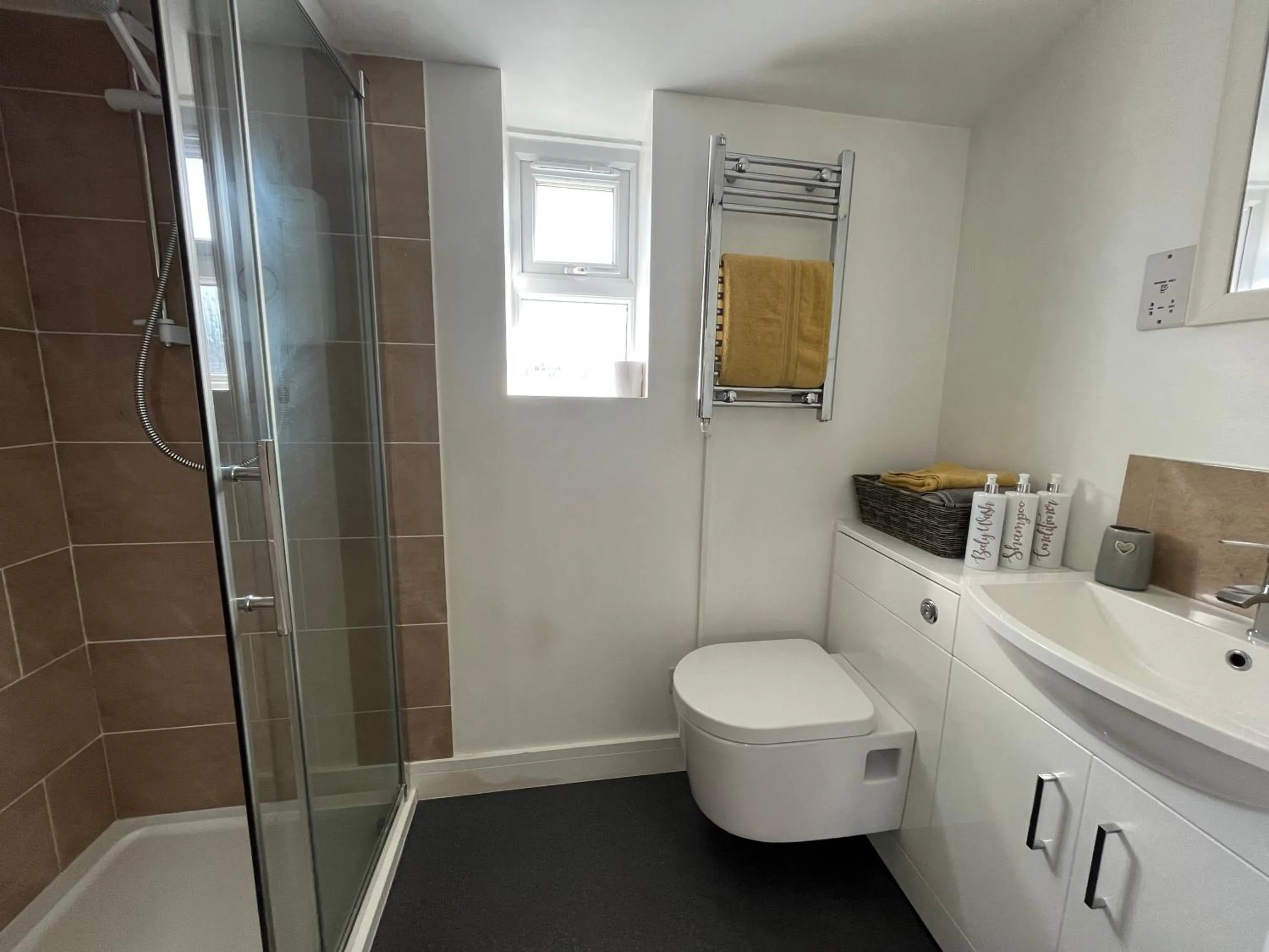 The Ship Inn - Self Catering Accommodation