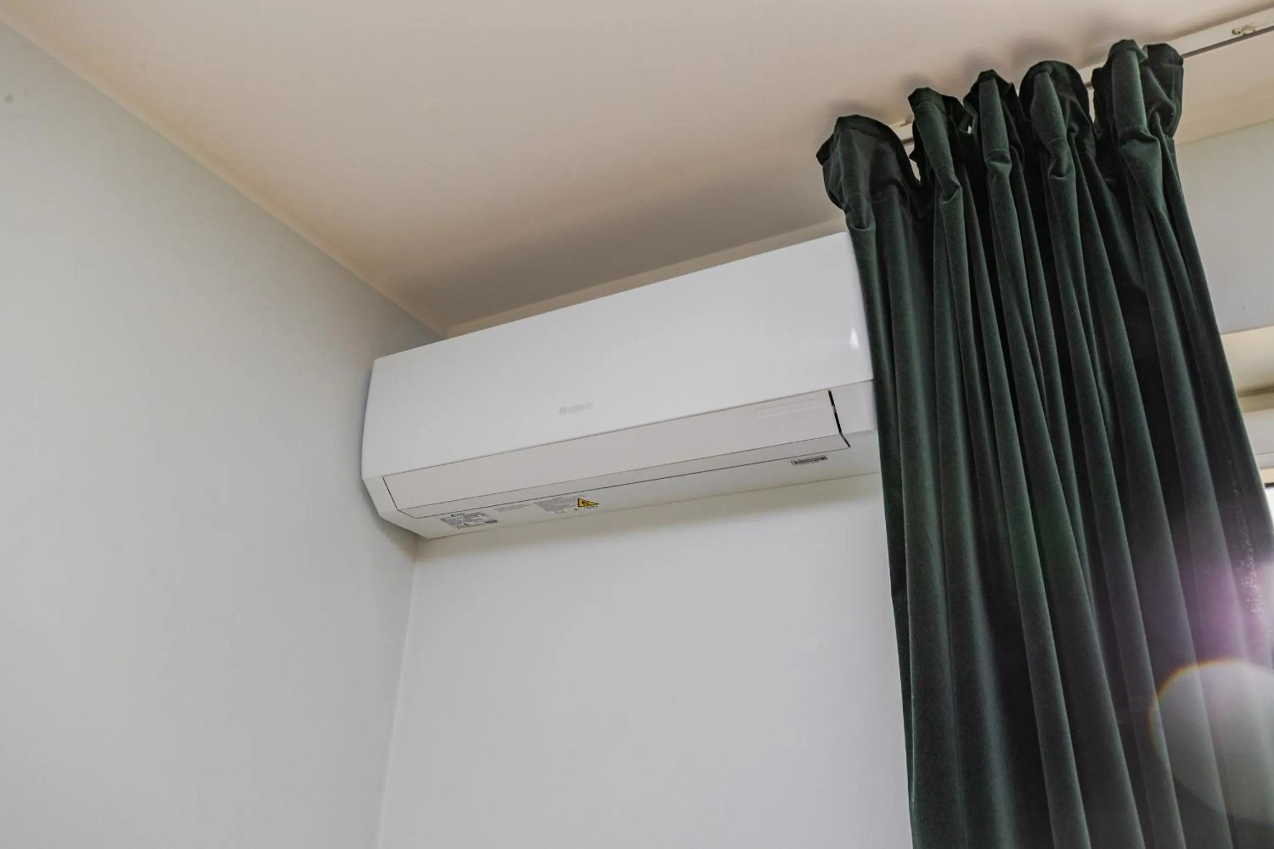 air conditioner in ShortStayPoland Żupnicza (B32)