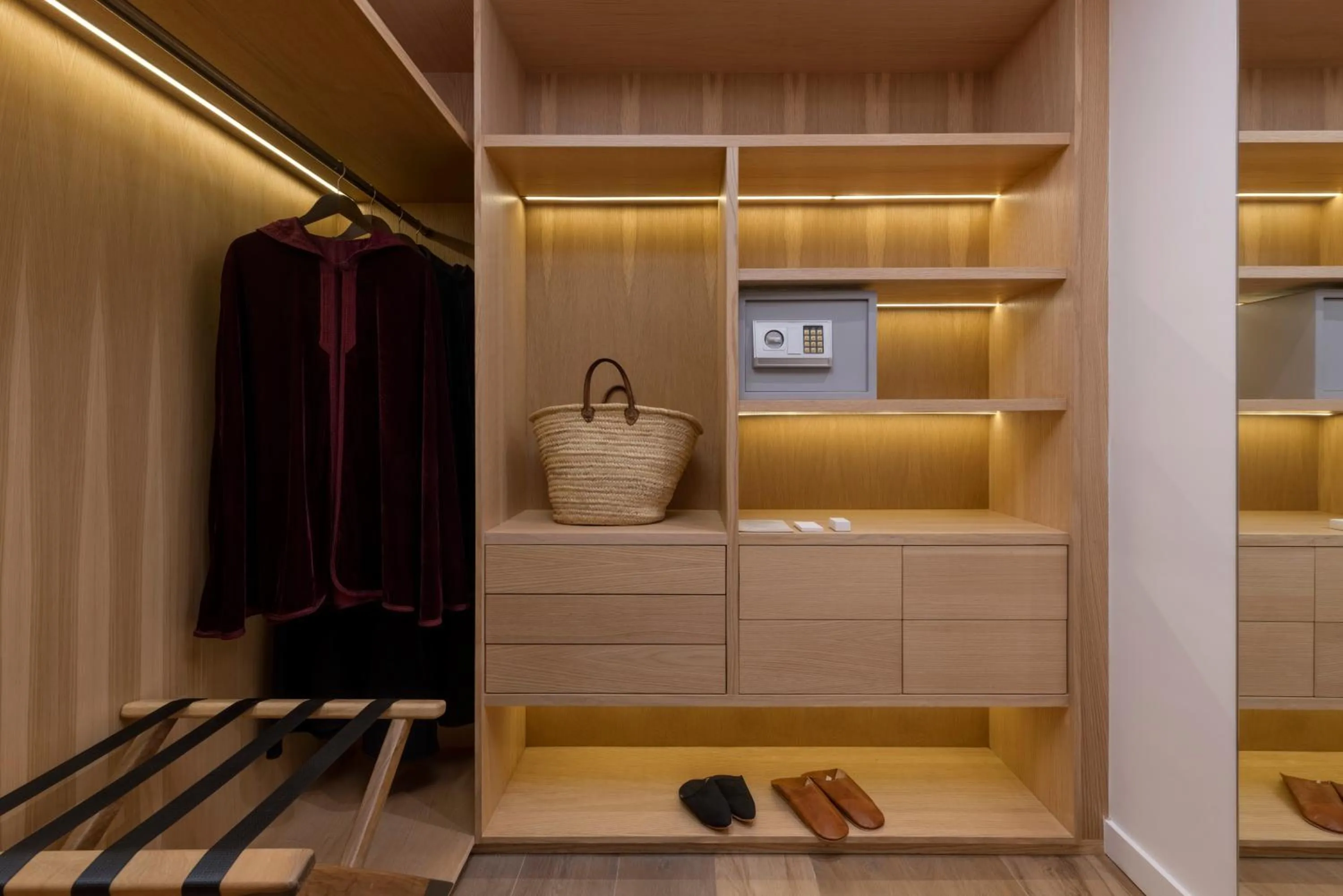 wardrobe in Ksar Char-Bagh Small Luxury Hotels