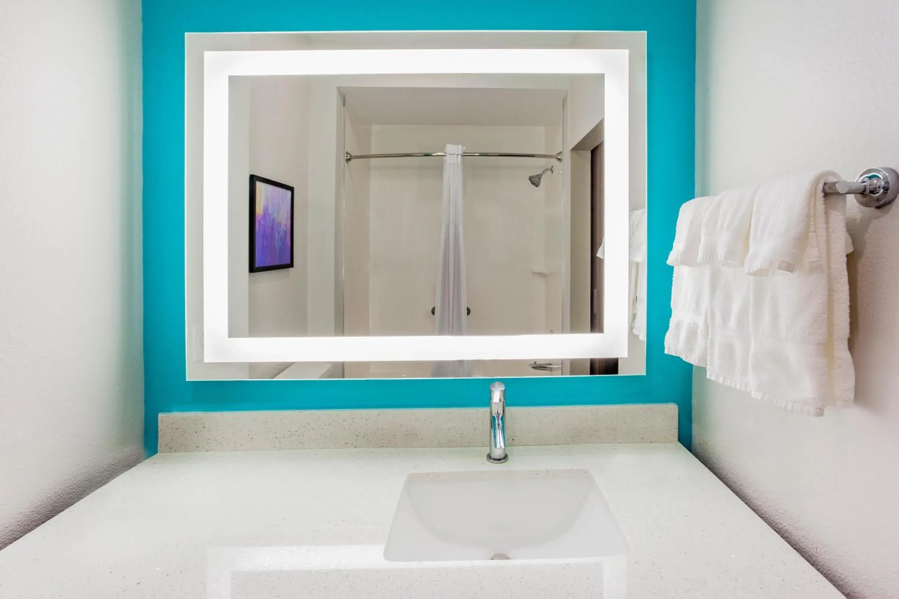 King Room with Roll-In Shower - Mobility/Hearing Accessible - Non-Smoking in La Quinta by Wyndham San Antonio Alamo City King Room with Roll-In Shower - Mobility/Hearing Accessible - Non-Smoking in La Quinta by Wyndham San Antonio Alamo City