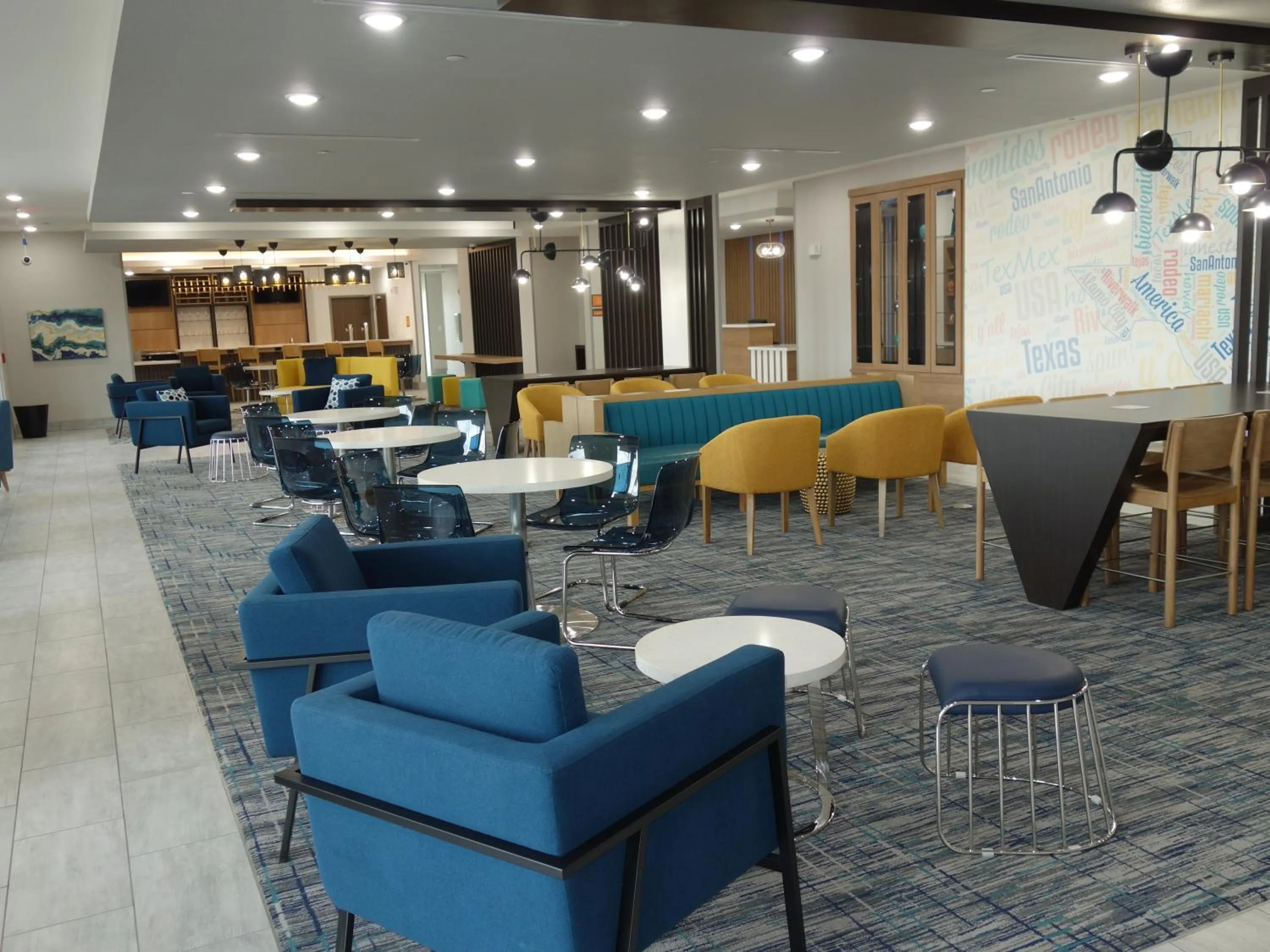 Communal lounge/ TV room in La Quinta by Wyndham San Antonio Alamo City