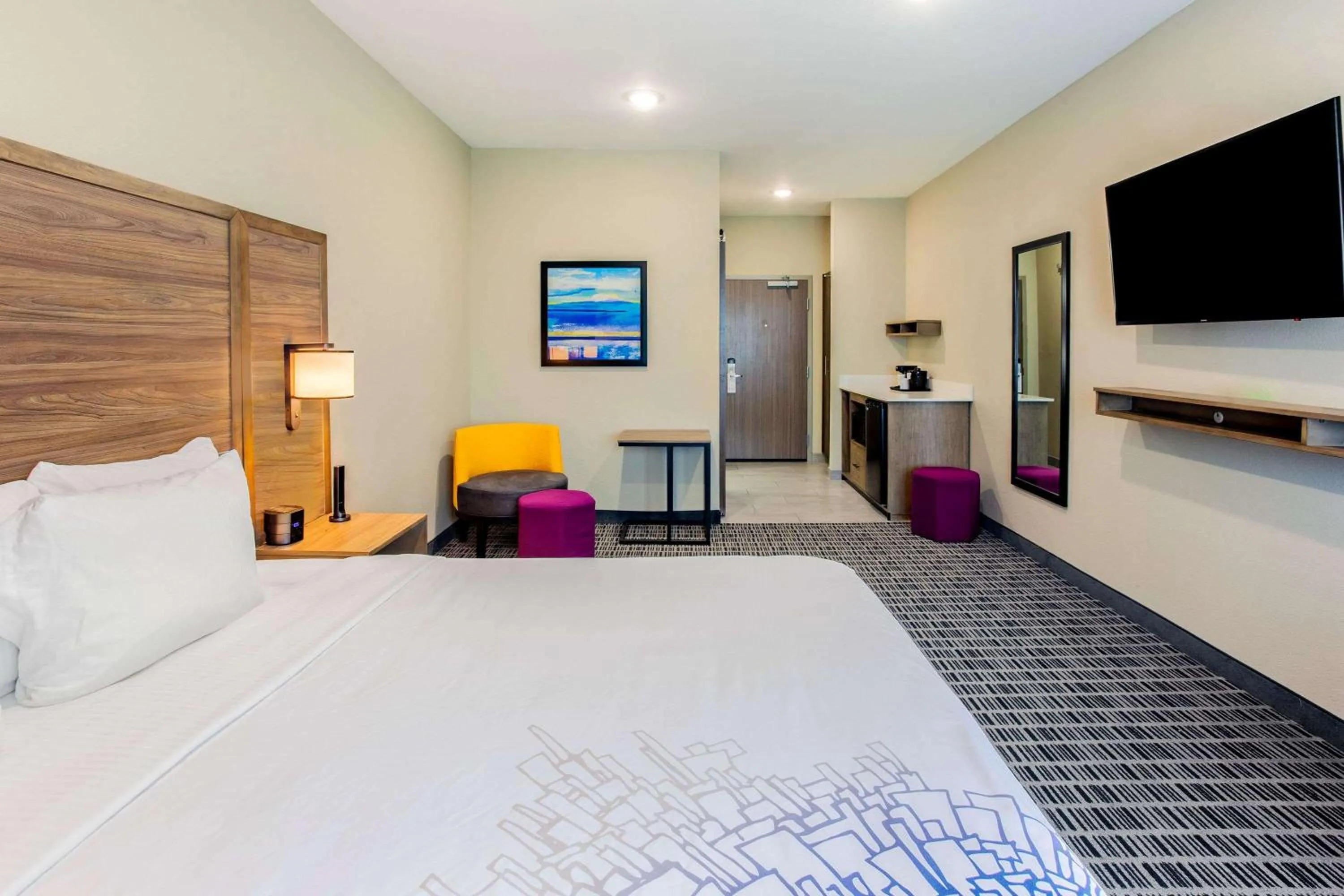 Photo of the whole room, Bed in La Quinta by Wyndham San Antonio Alamo City