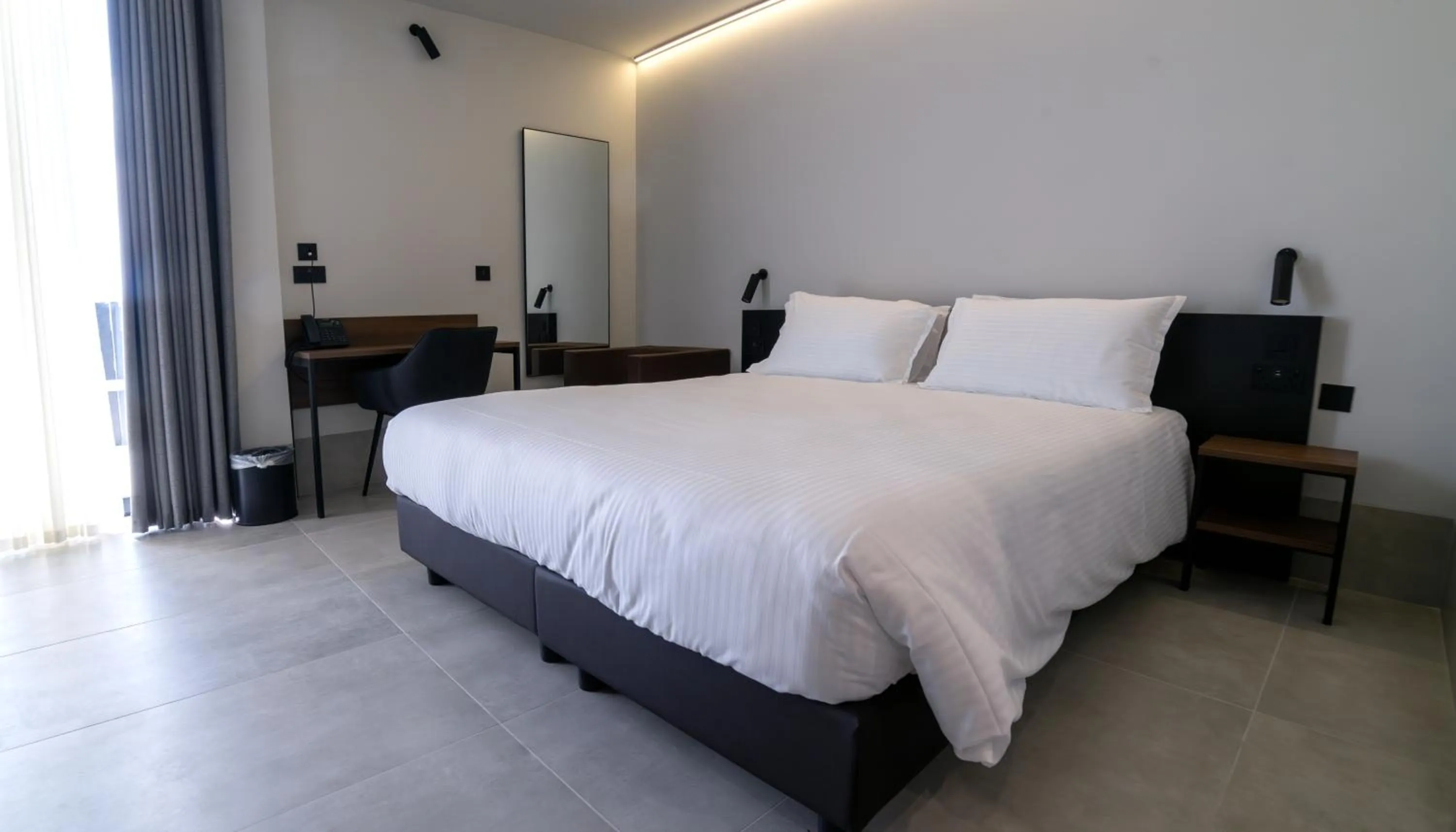 Bed in Onyx Suites & Apartments