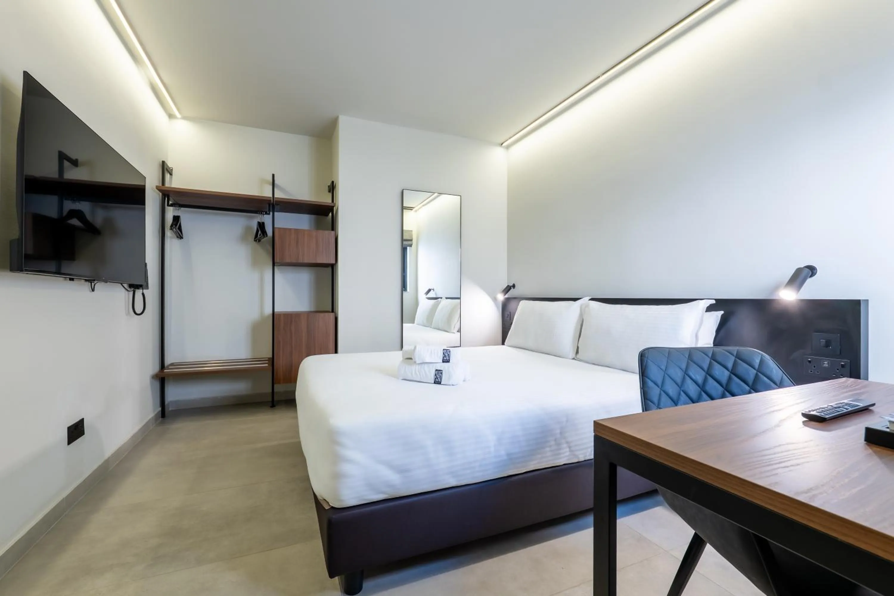 TV and multimedia, Bed in Onyx Hotel