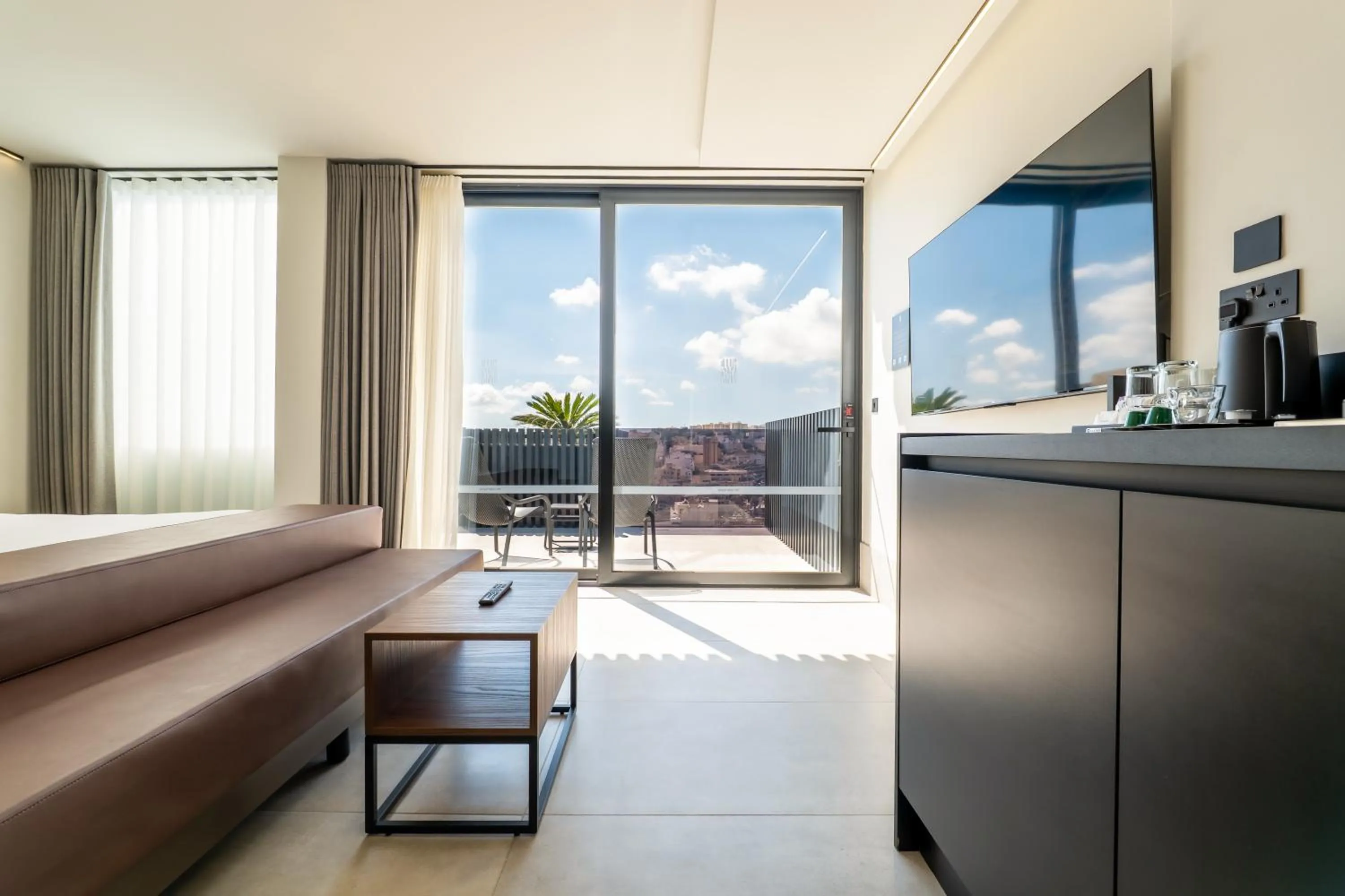 Balcony/Terrace, Bed in Onyx Hotel