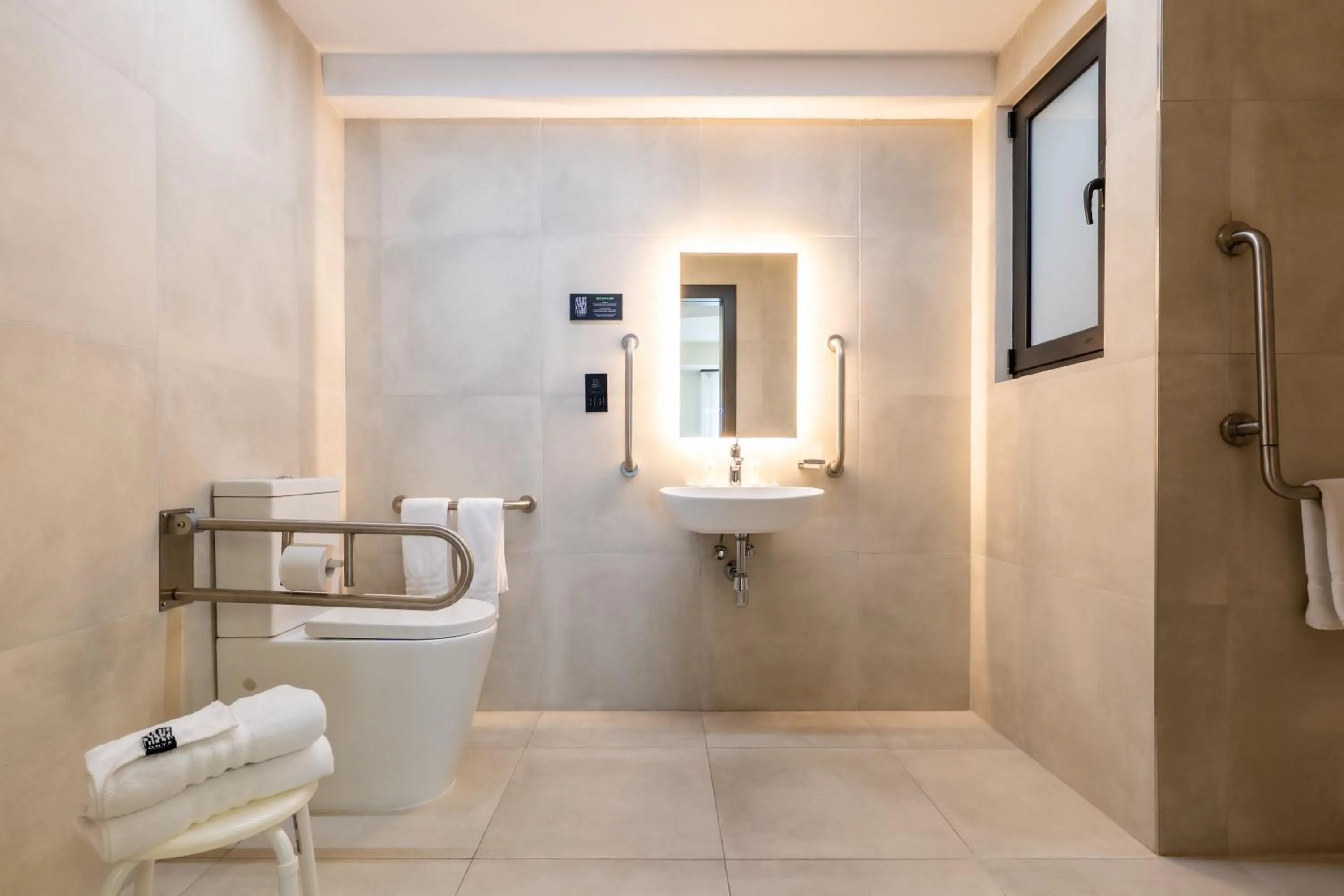 Shower in Onyx Hotel