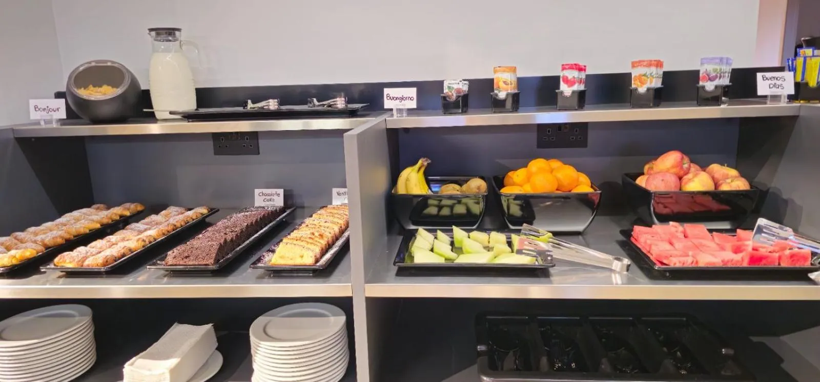 Buffet breakfast in Onyx Suites & Apartments