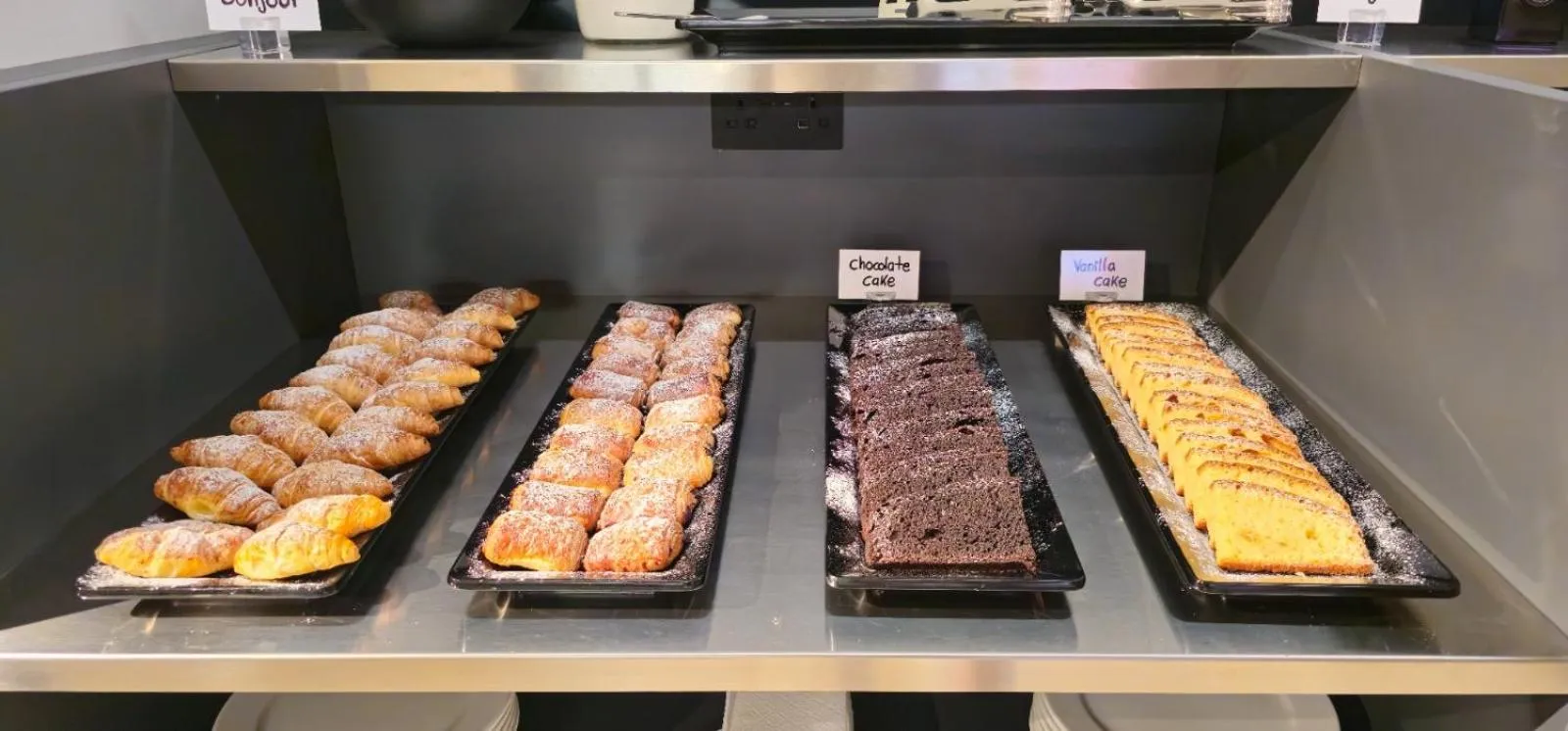 Buffet breakfast in Onyx Suites & Apartments