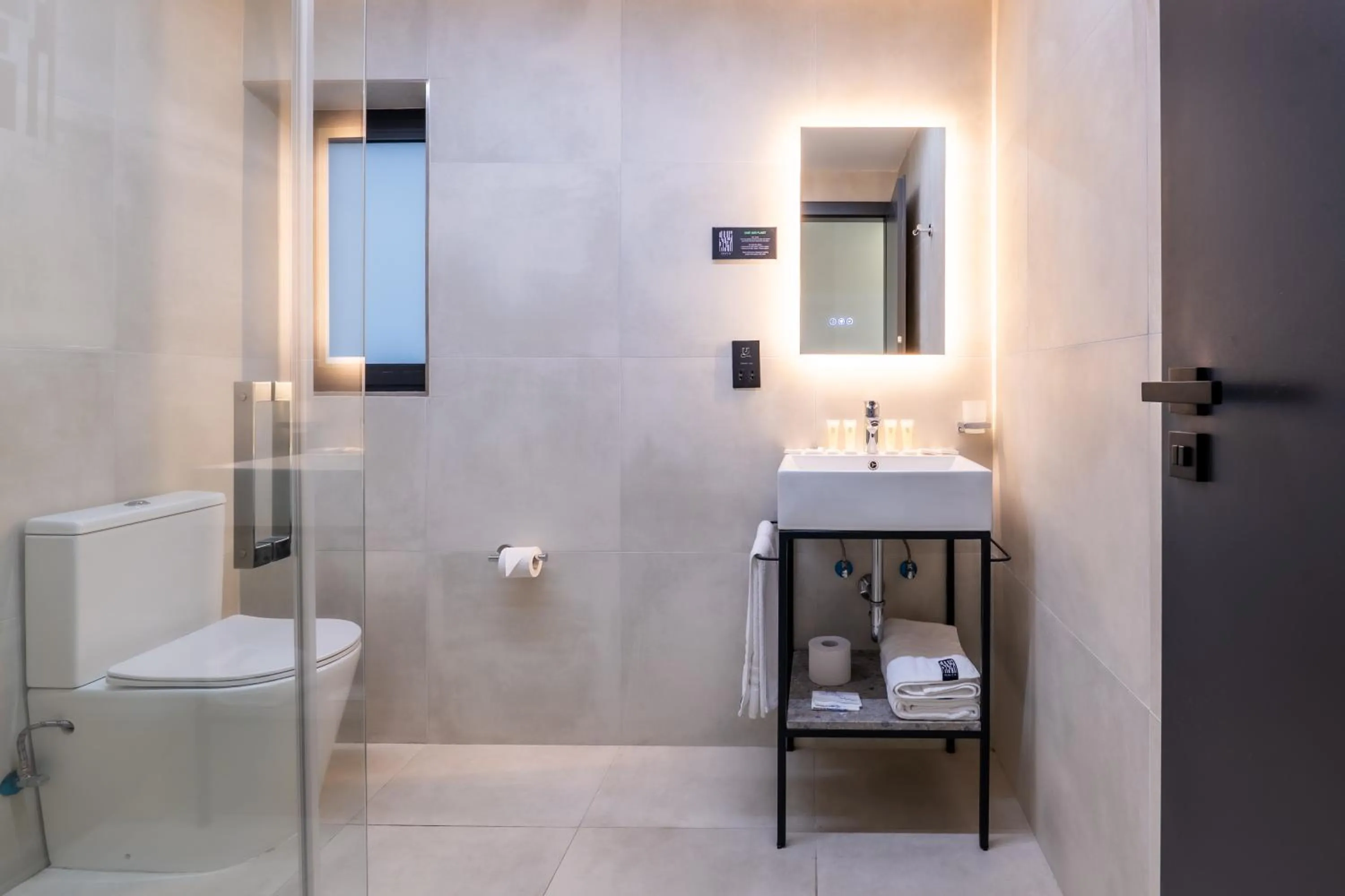 Shower in Onyx Hotel