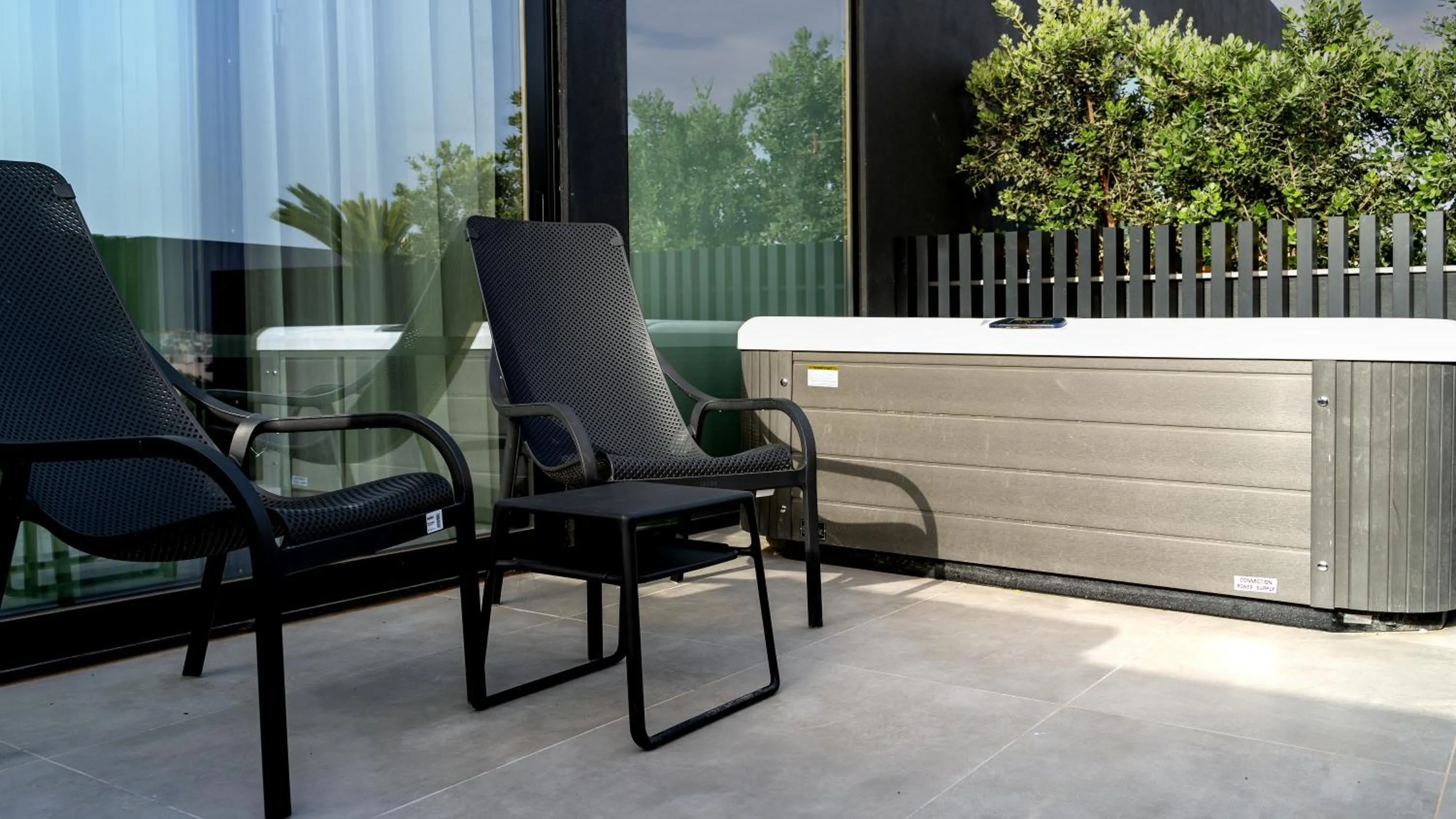 Onyx Suites & Apartments