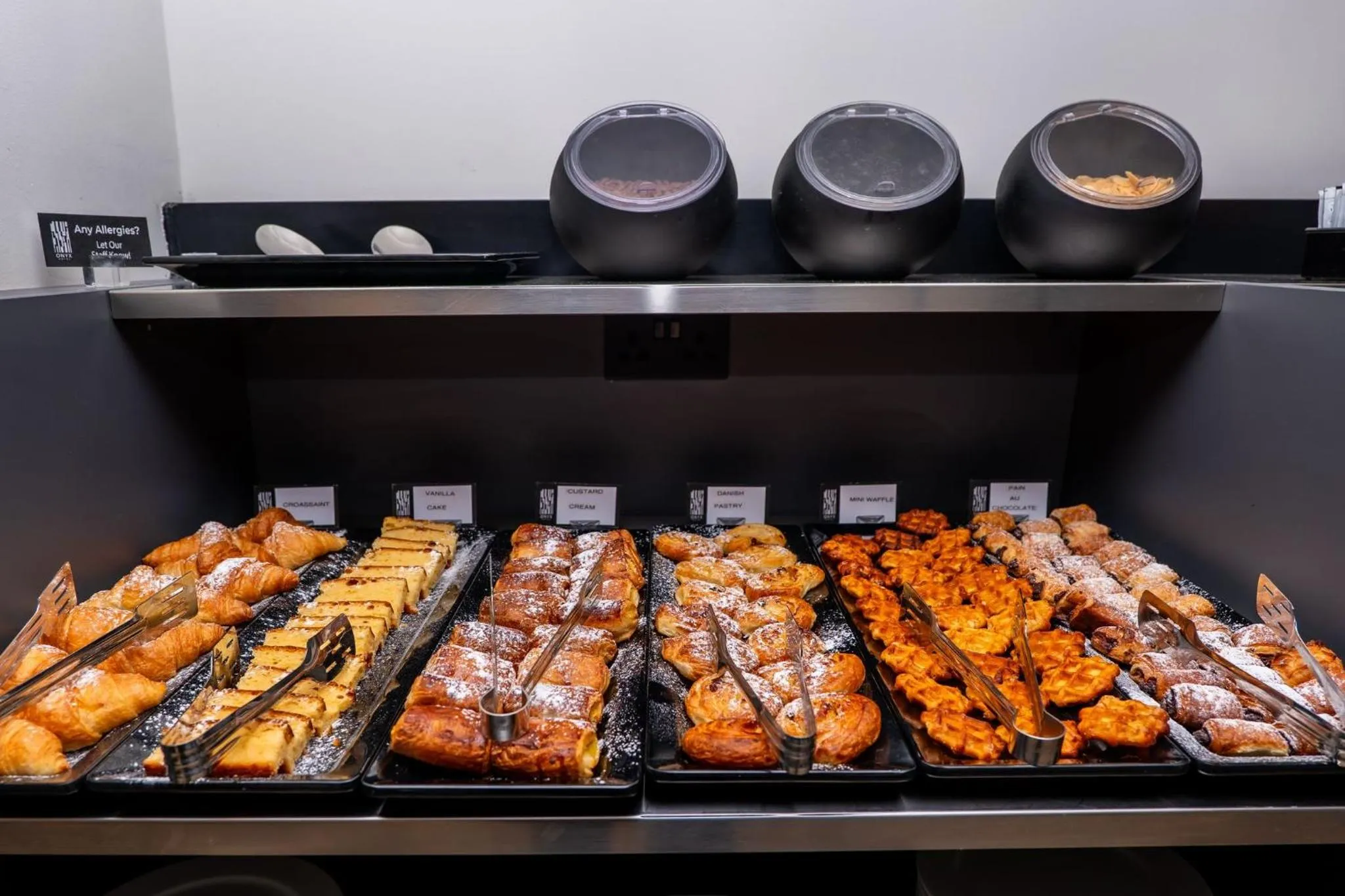 Buffet breakfast in Onyx Hotel