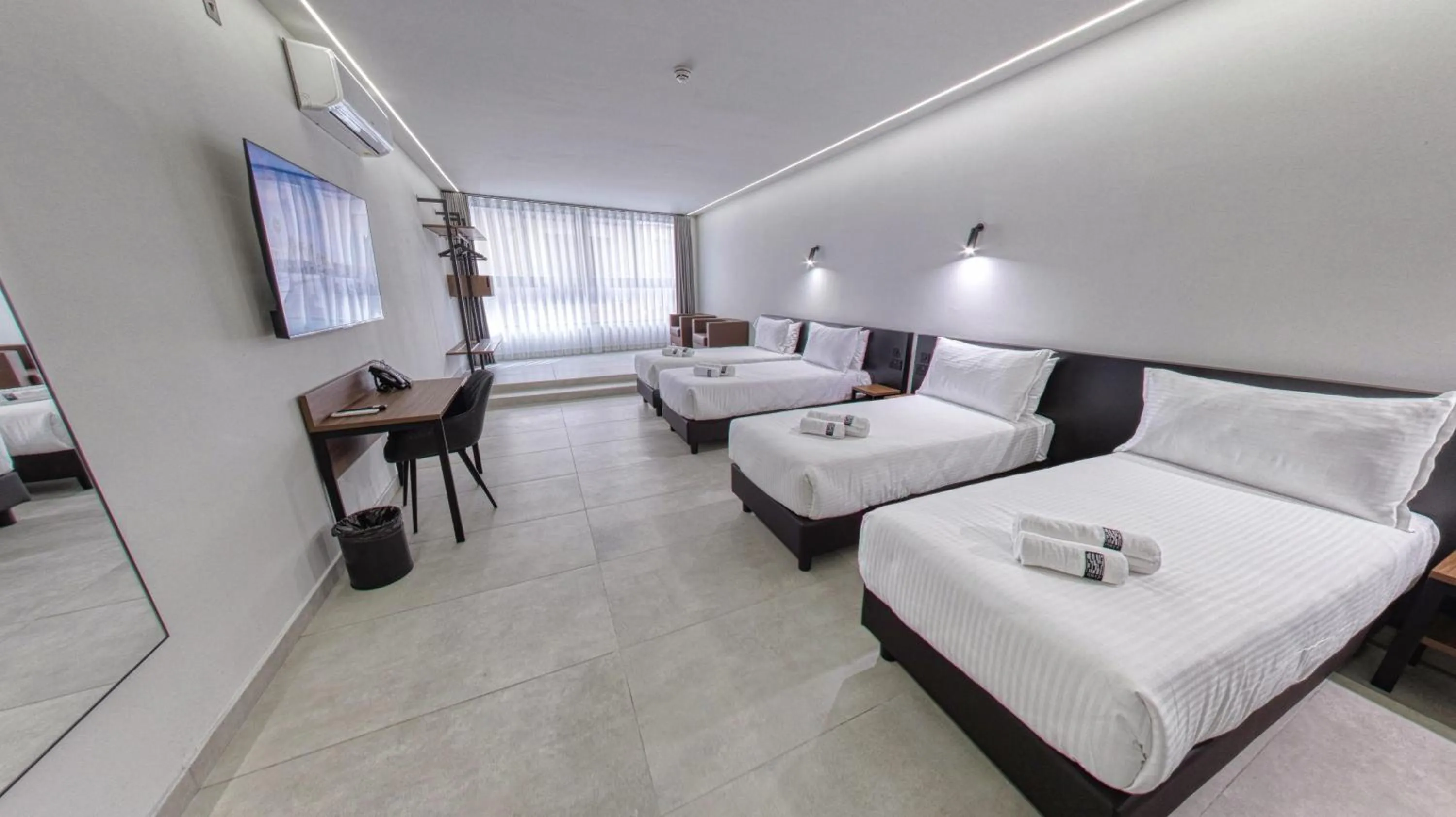 Bedroom, Bed in Onyx Hotel