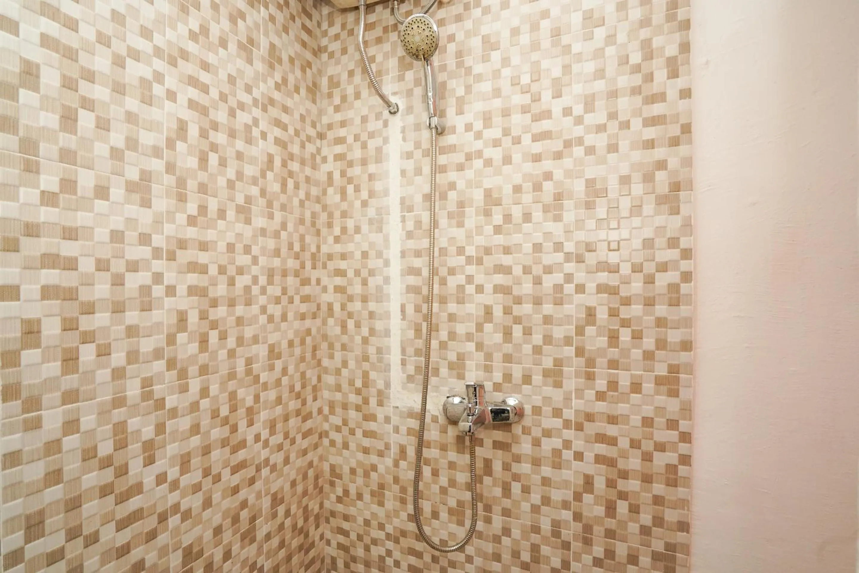 Bathroom in Hotel O Naomi Heritage