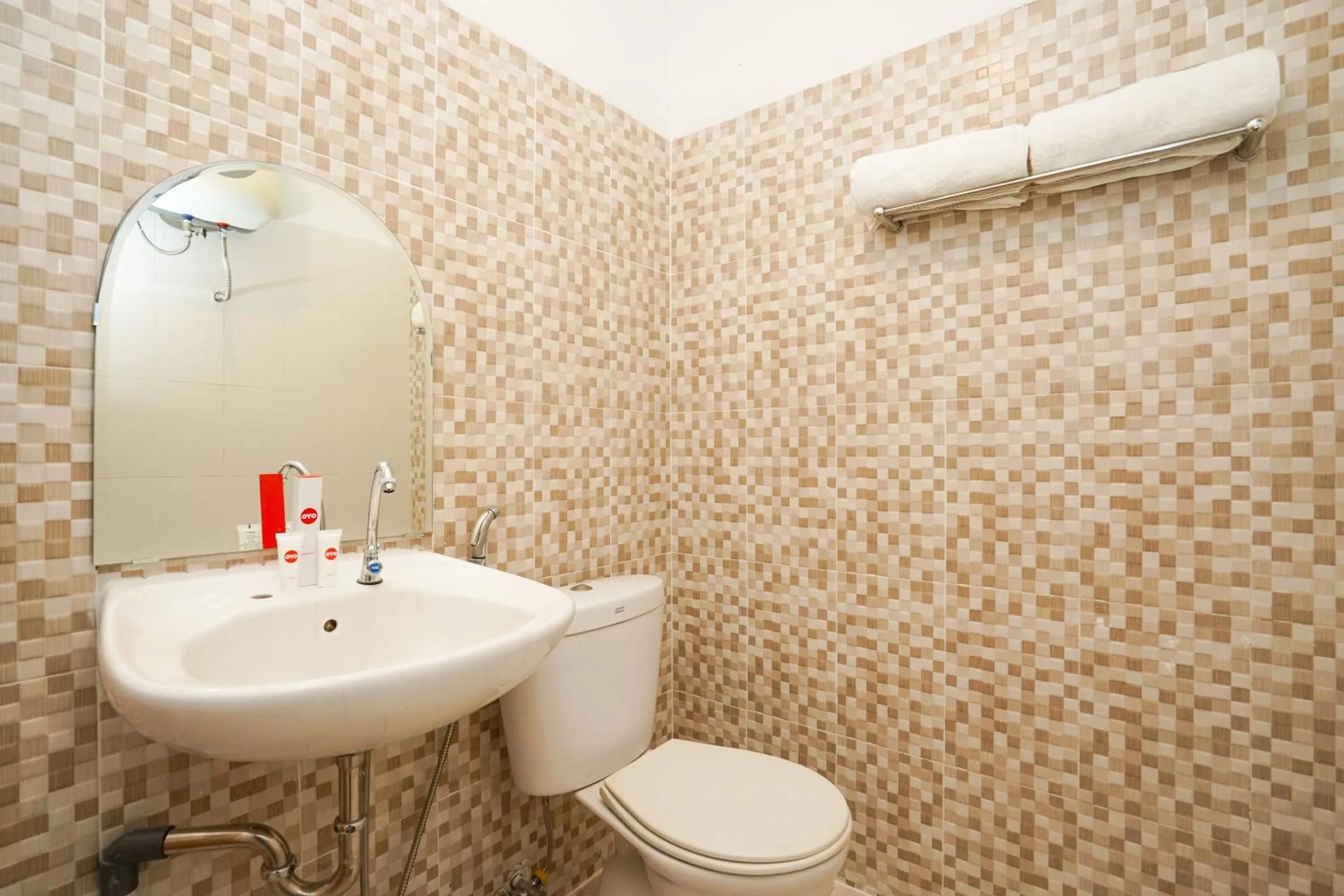 Bathroom in Hotel O Naomi Heritage