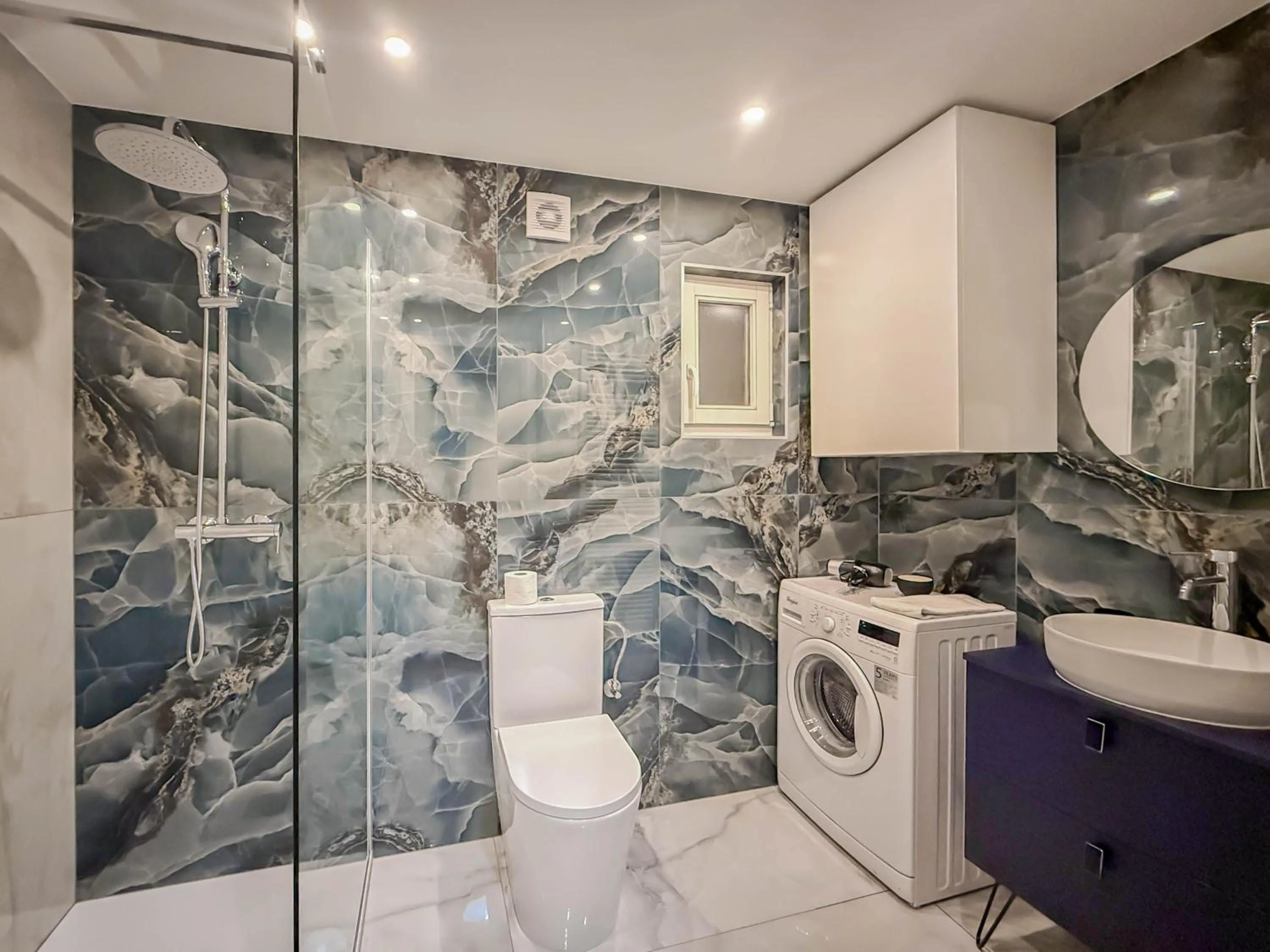 Shower in Garden Apartments