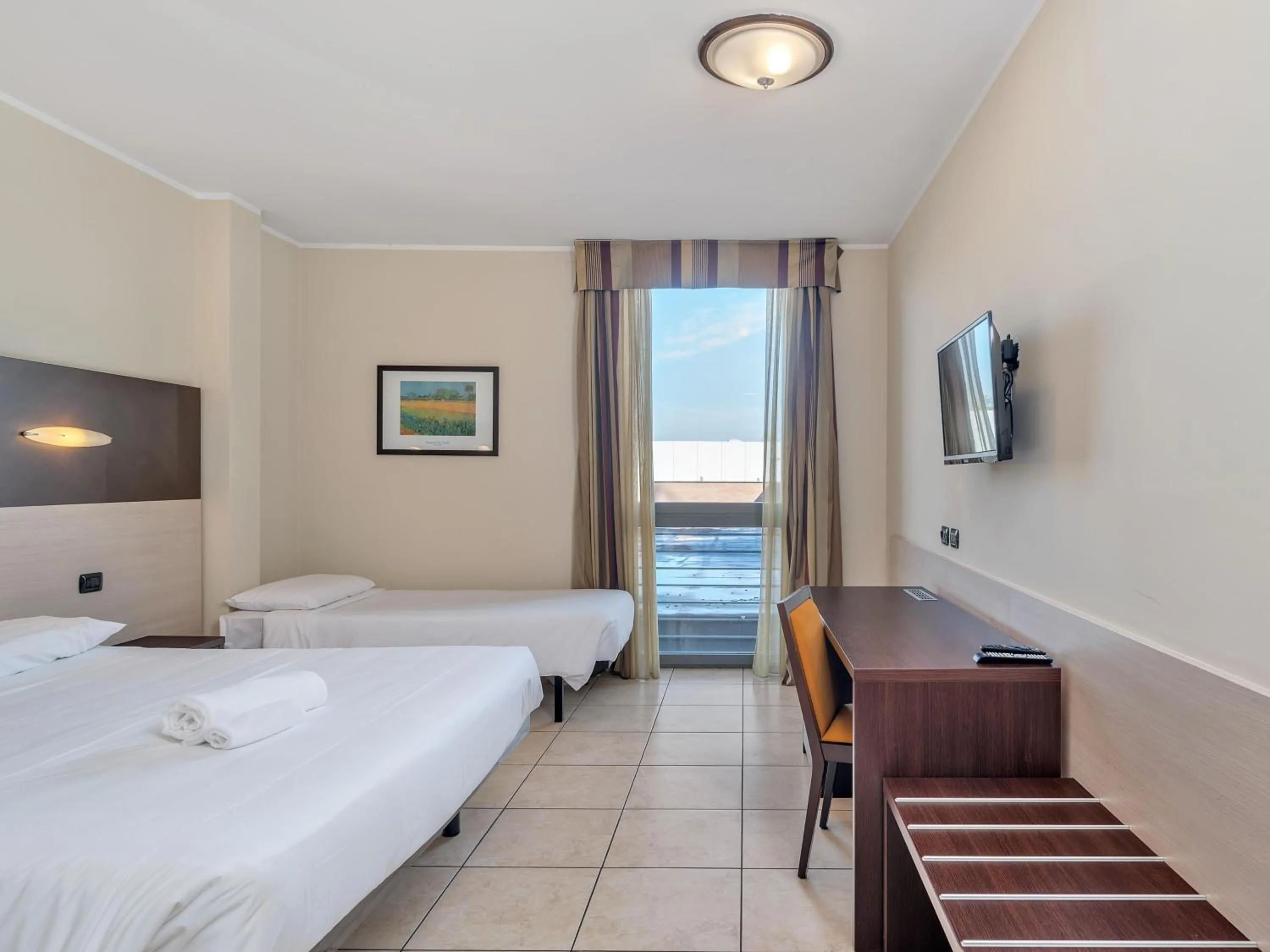 Photo of the whole room, Bed in Record Hotel