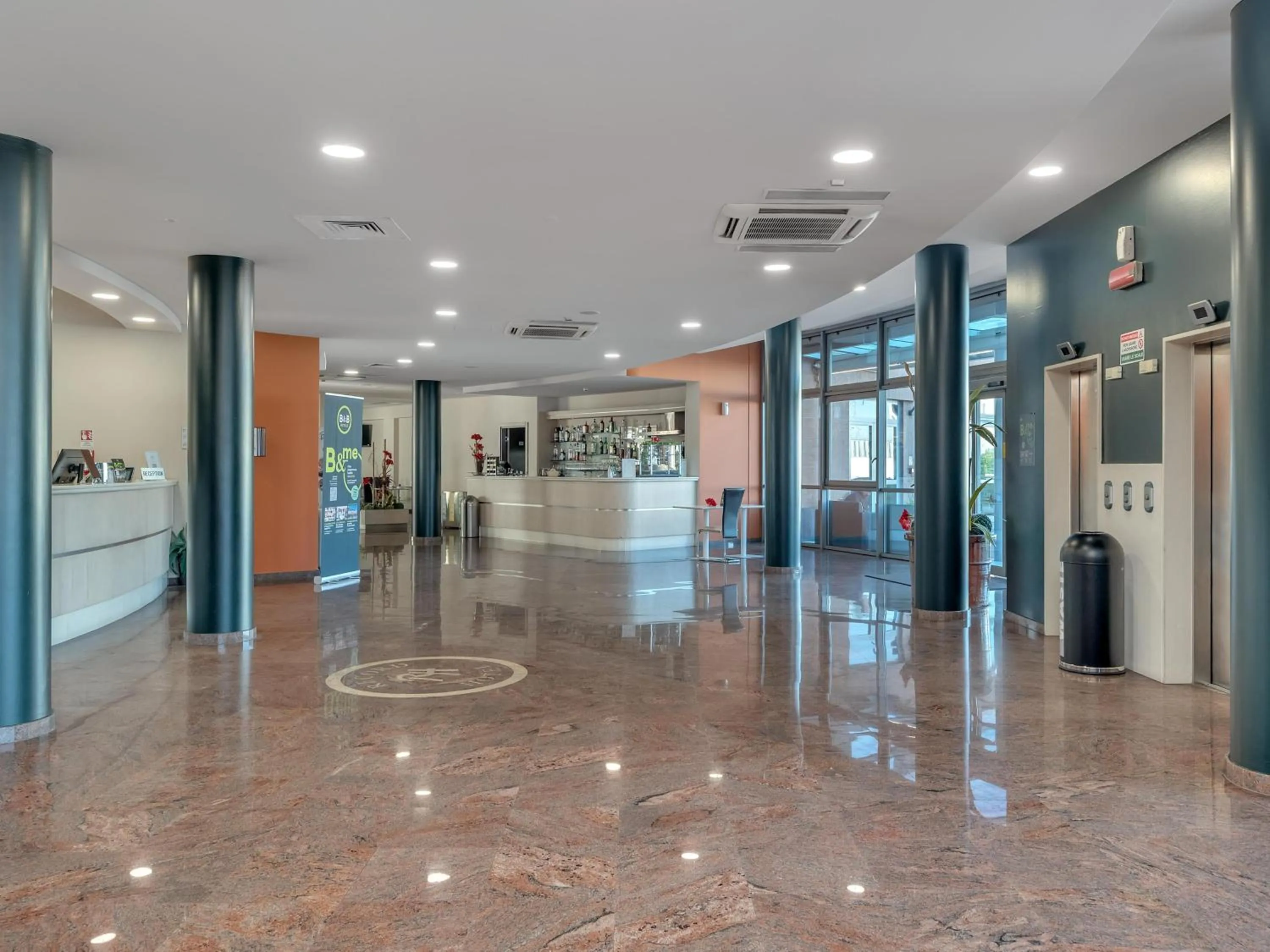 Lobby or reception in Record Hotel