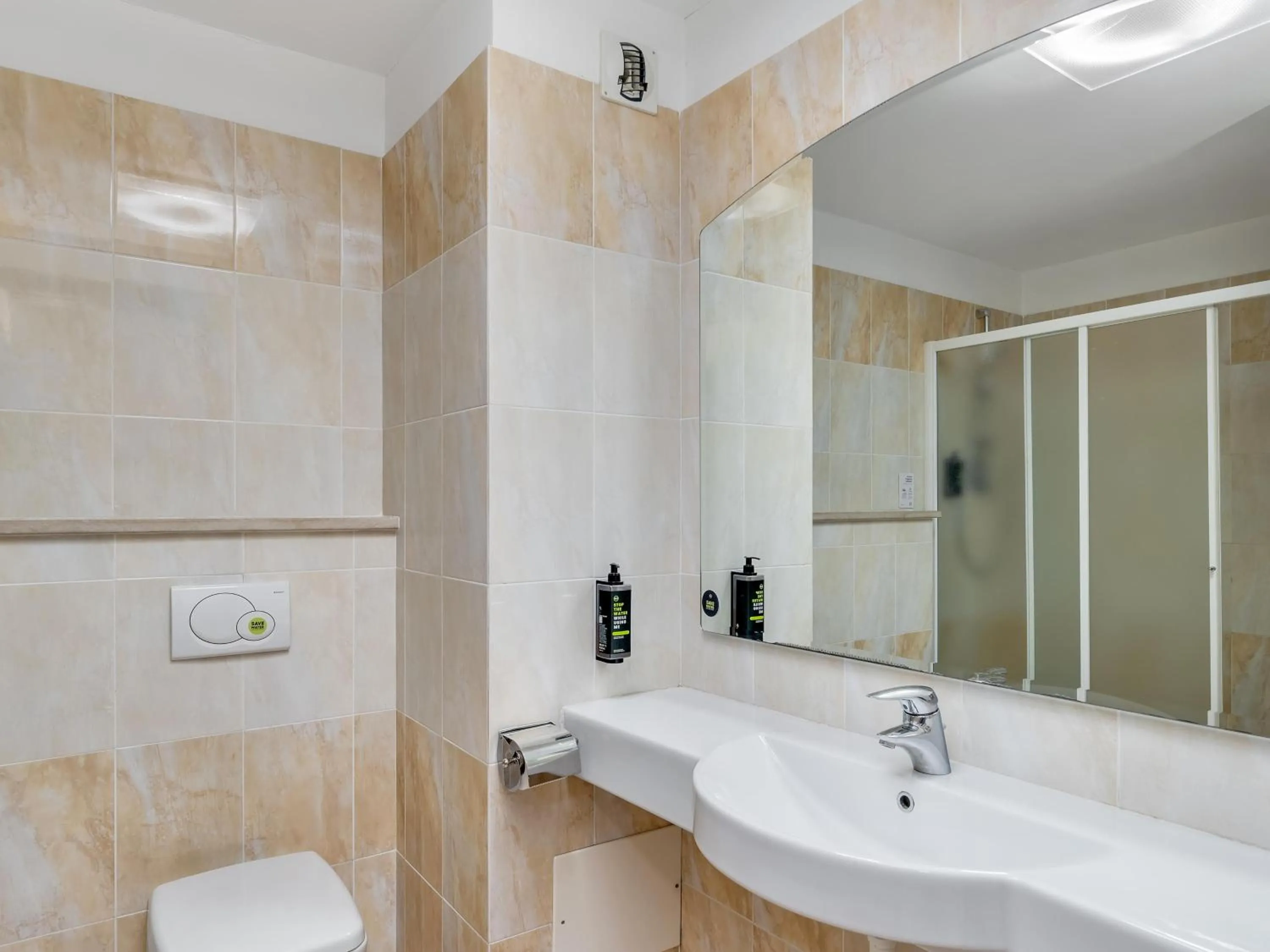 Bathroom in Record Hotel