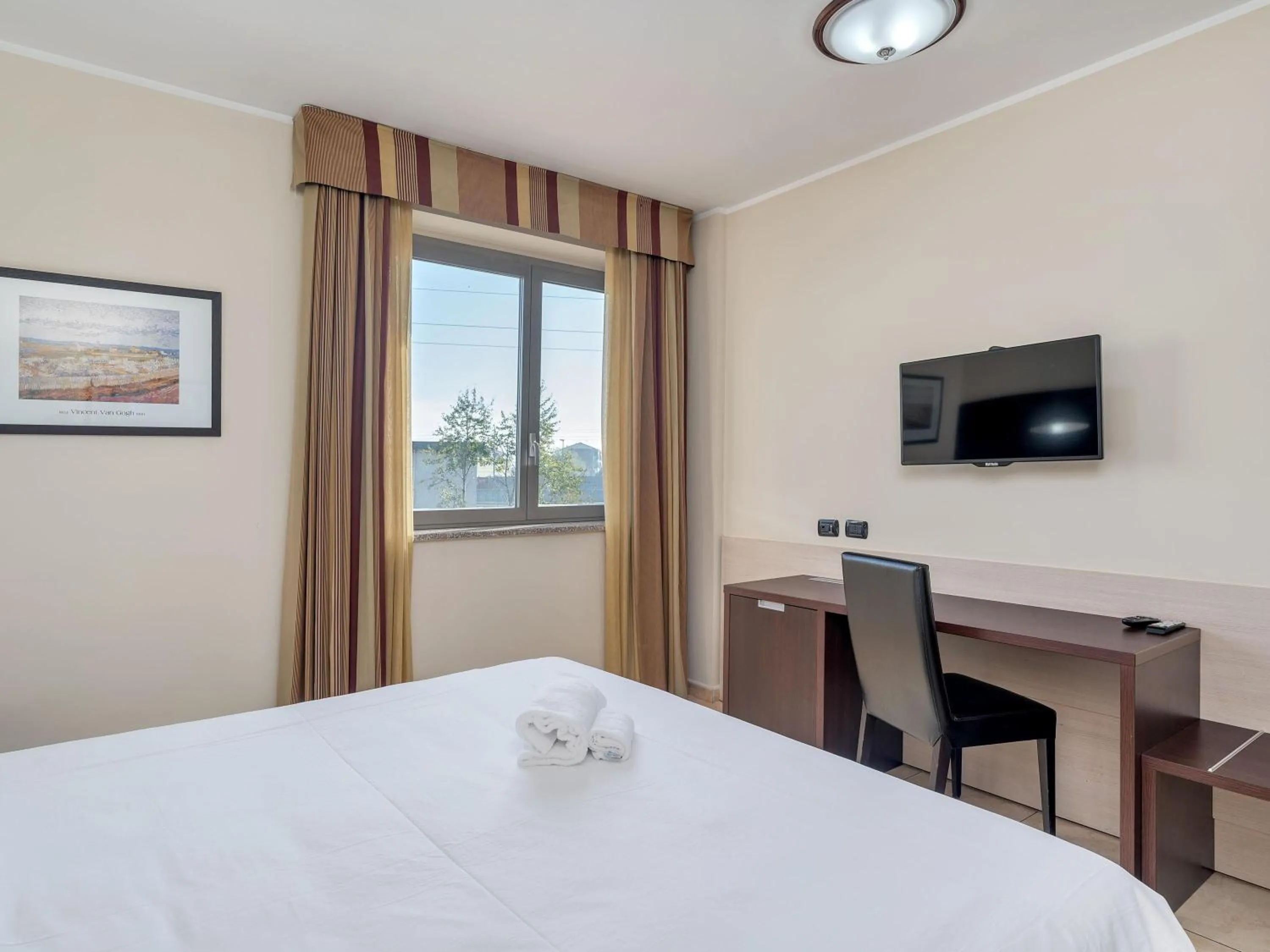 Photo of the whole room, Bed in B&B HOTEL Settimo Torinese