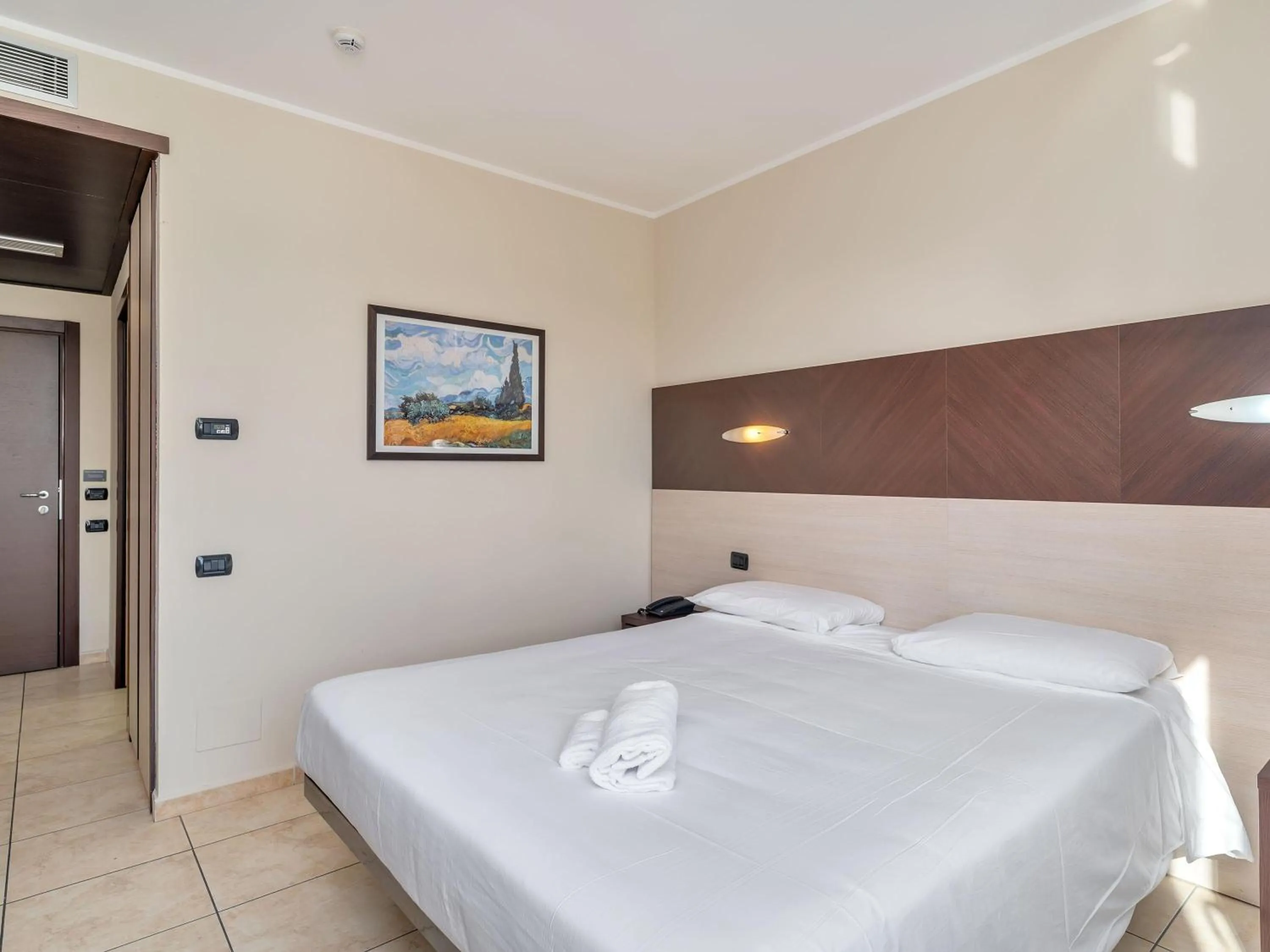 Bathroom, Bed in B&B HOTEL Settimo Torinese