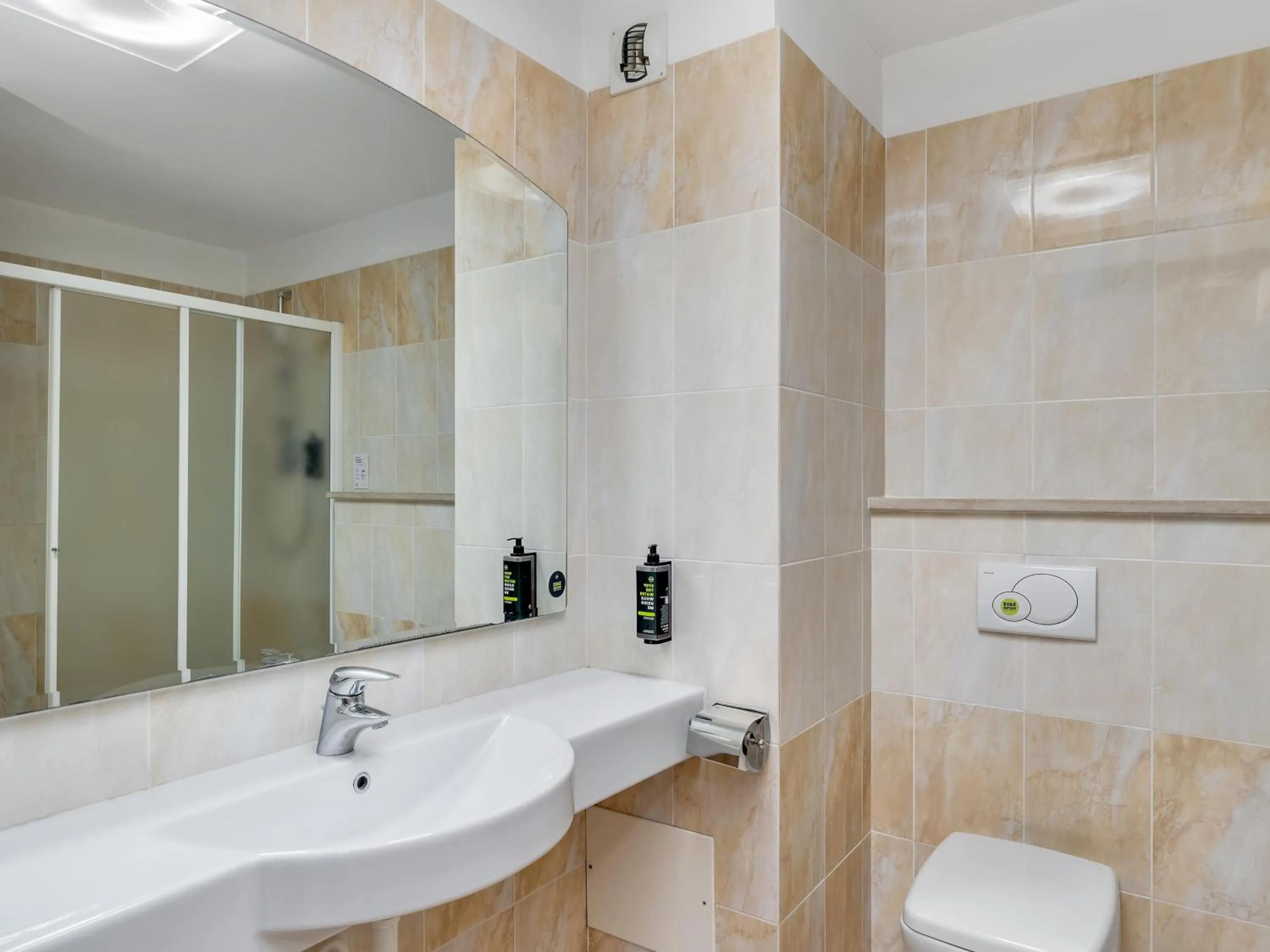 Bathroom in Record Hotel