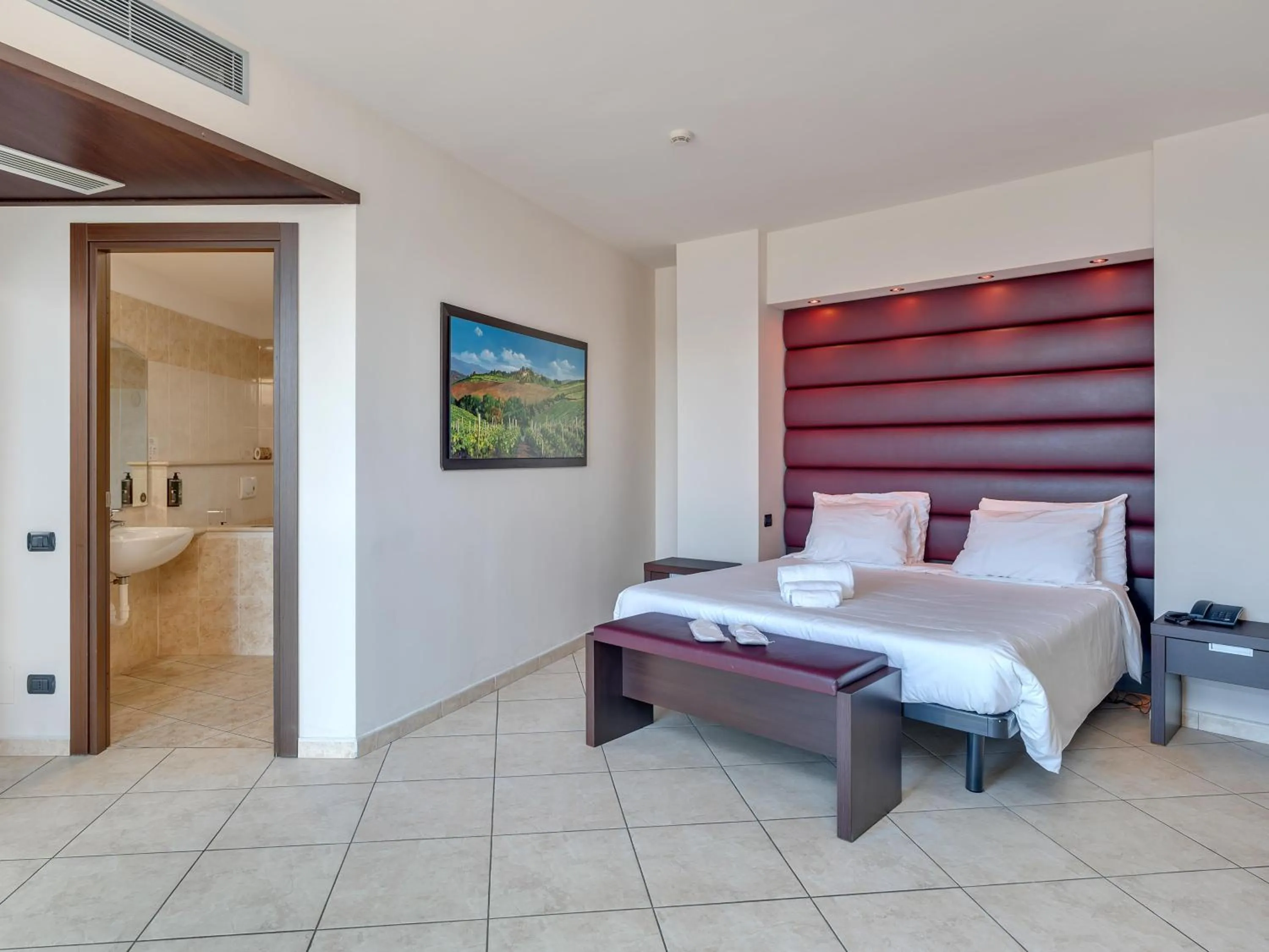 Photo of the whole room, Bed in Record Hotel