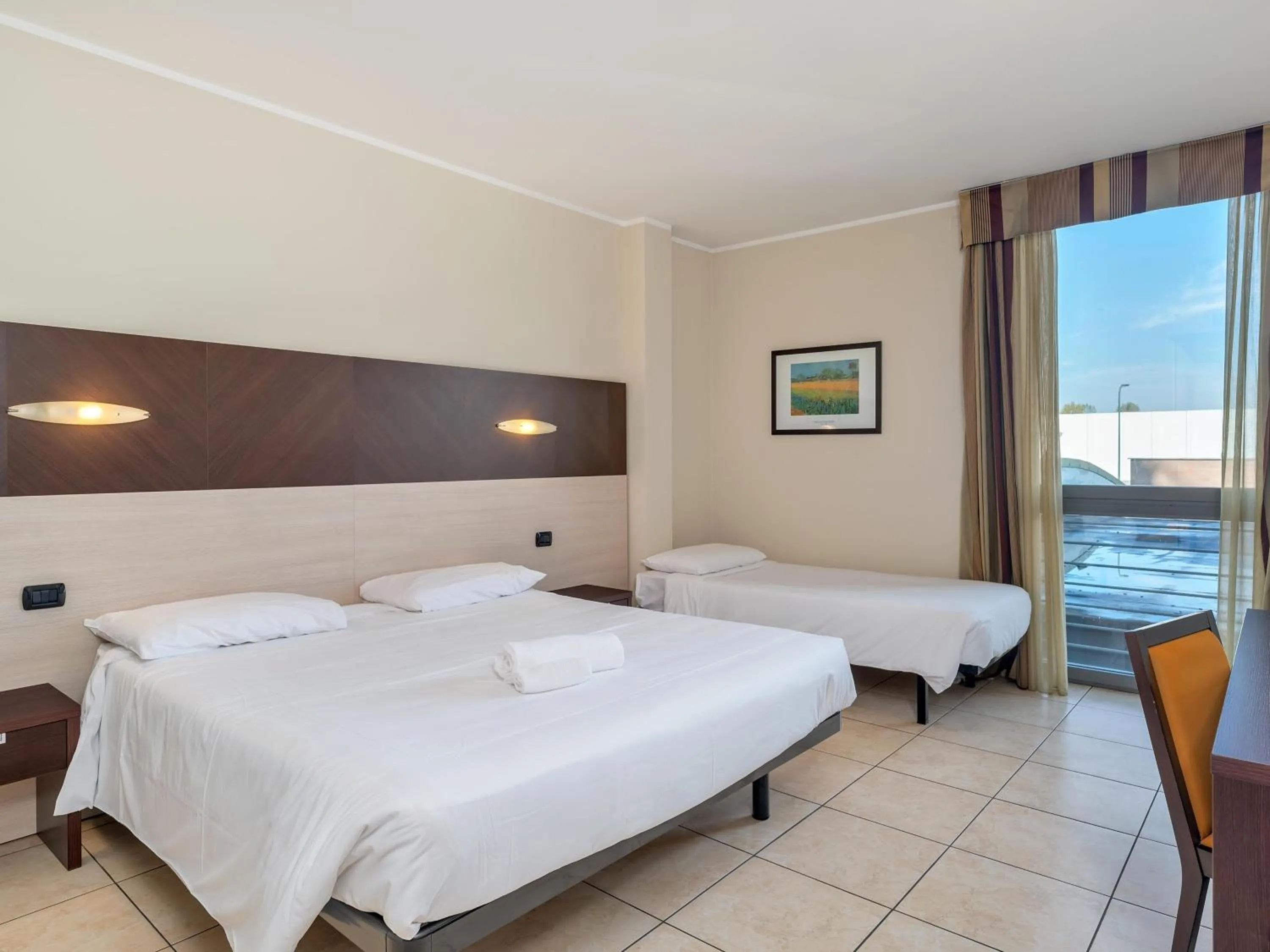 Photo of the whole room, Bed in Record Hotel