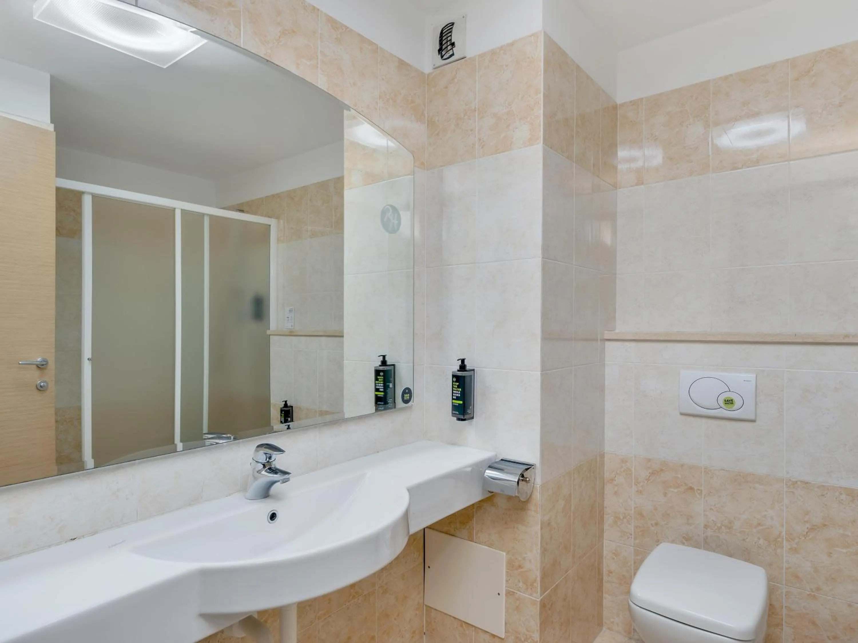 Bathroom in Record Hotel