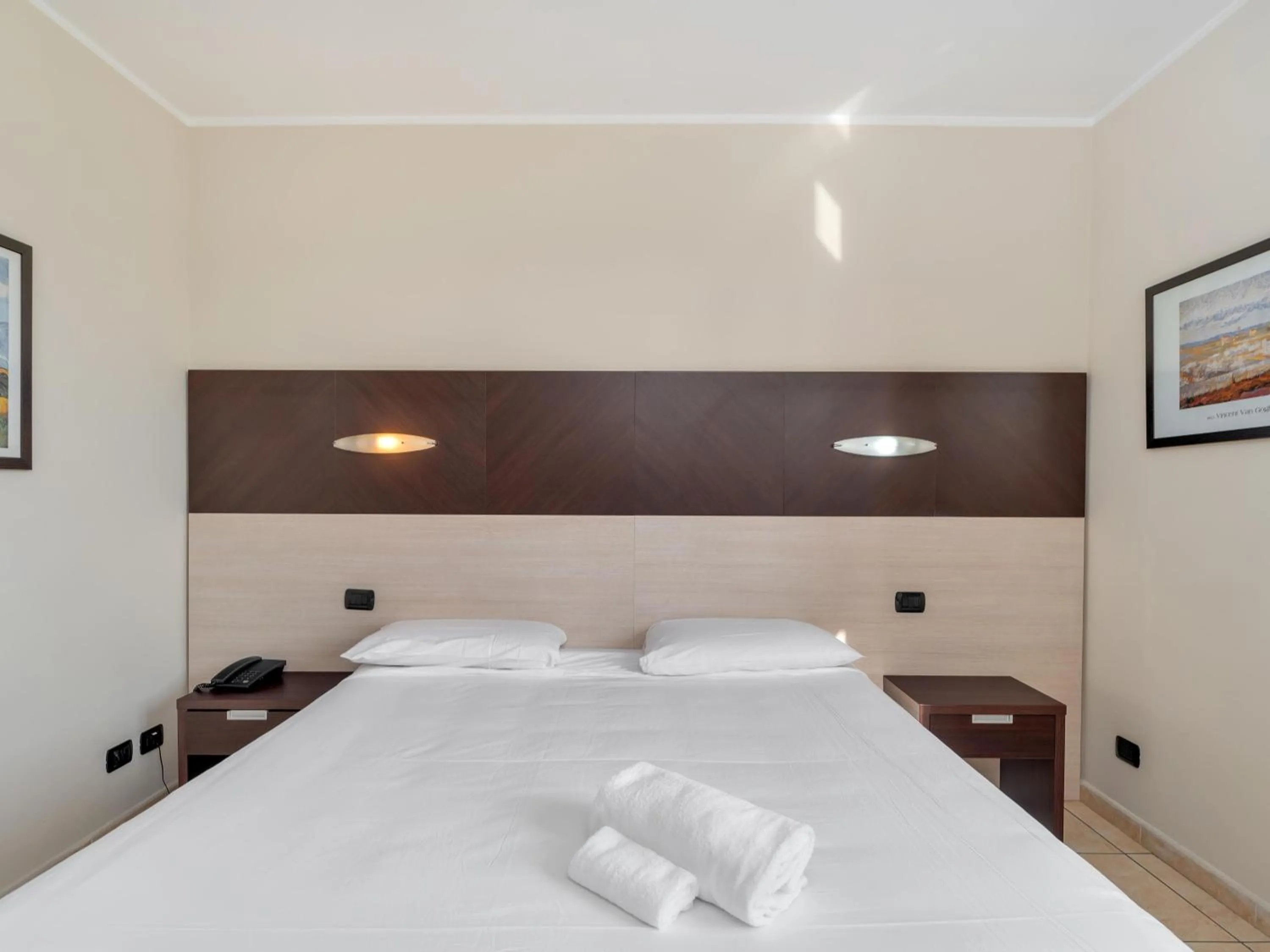 Bathroom, Bed in Record Hotel