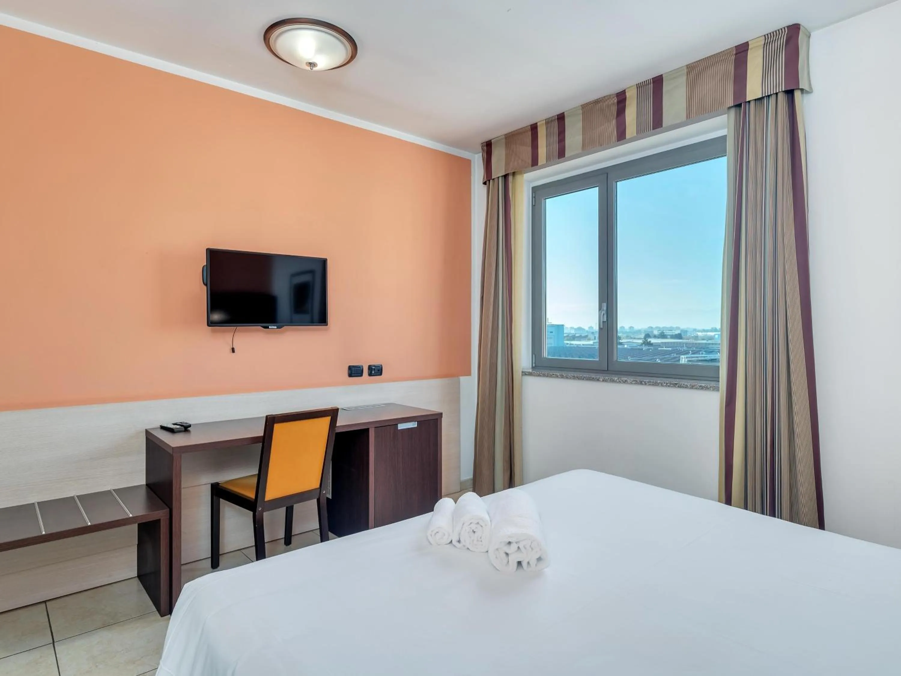 Photo of the whole room, Bed in Record Hotel