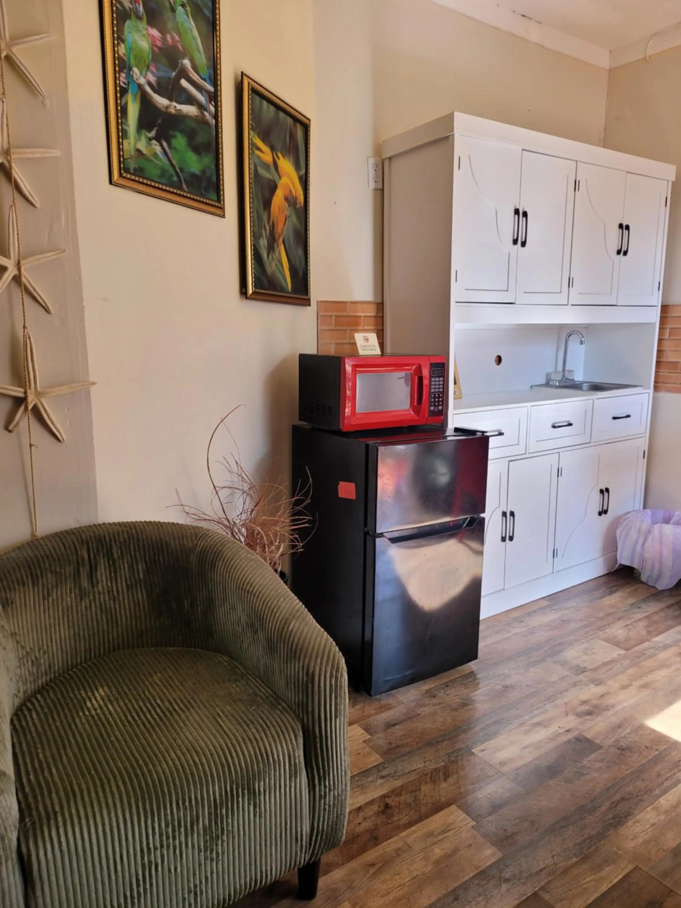 microwave in Cocoplum Rest N Hideaway #1