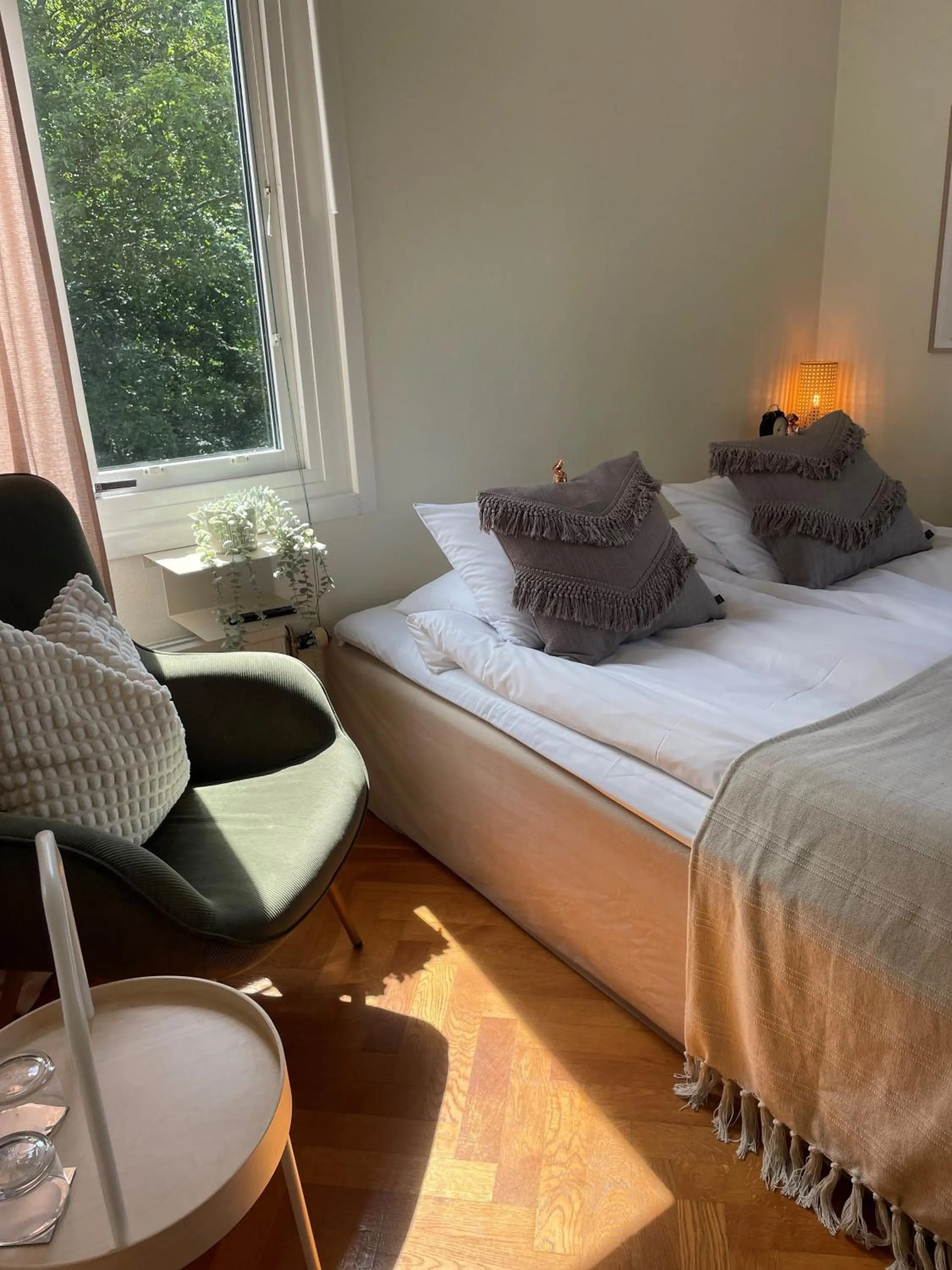 Photo of the whole room, Bed in Ewa & Maude Hotel