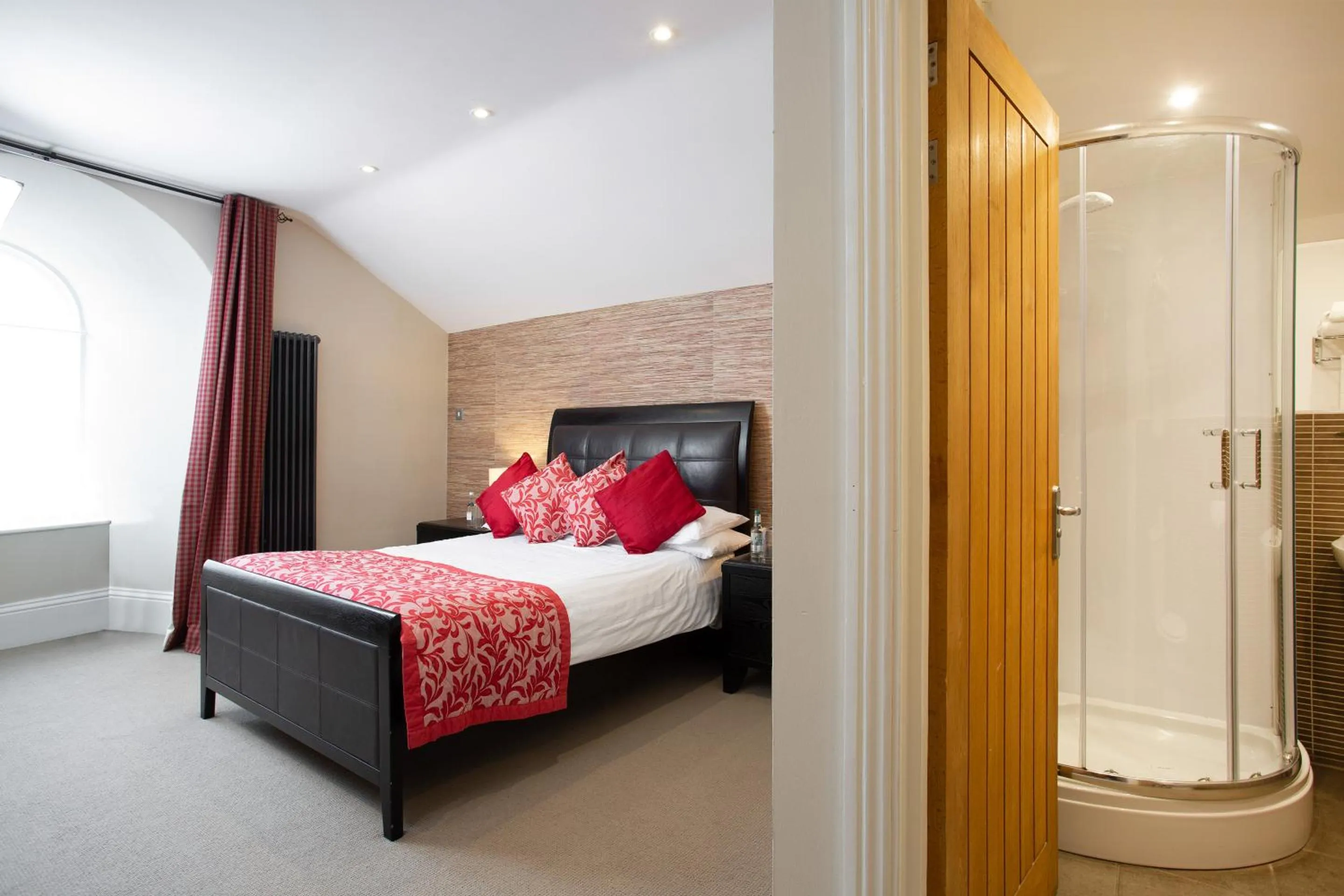 Bedroom, Bed in The Craster Arms Hotel in Beadnell