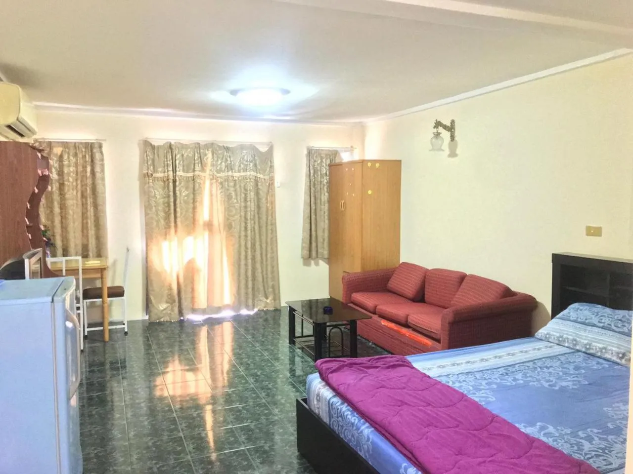 Photo of the whole room, Bed in Encore Sea View